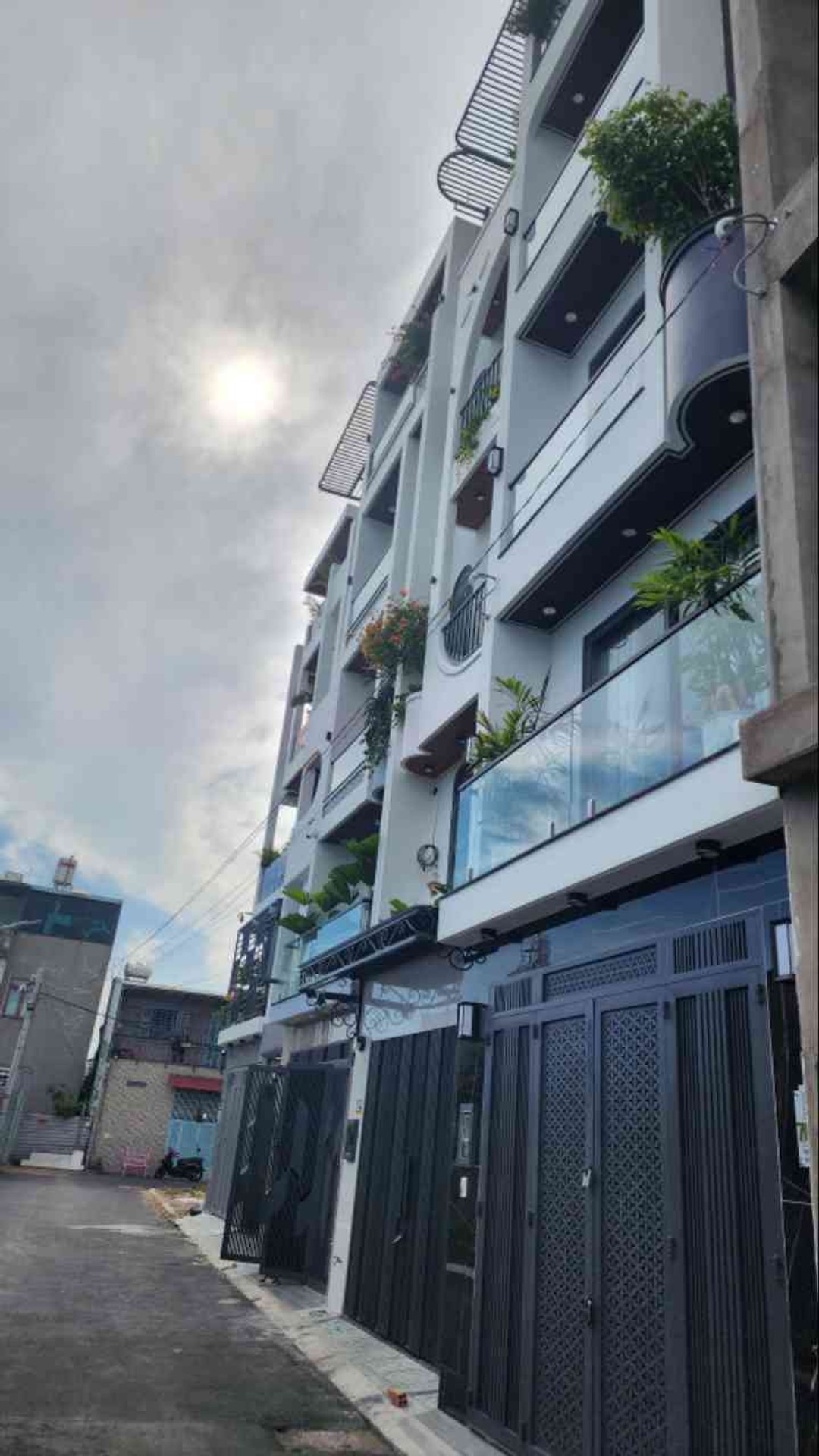 Nhà riêng 5 tầng mới xây, khu phân lô yên tĩnh, quận 12