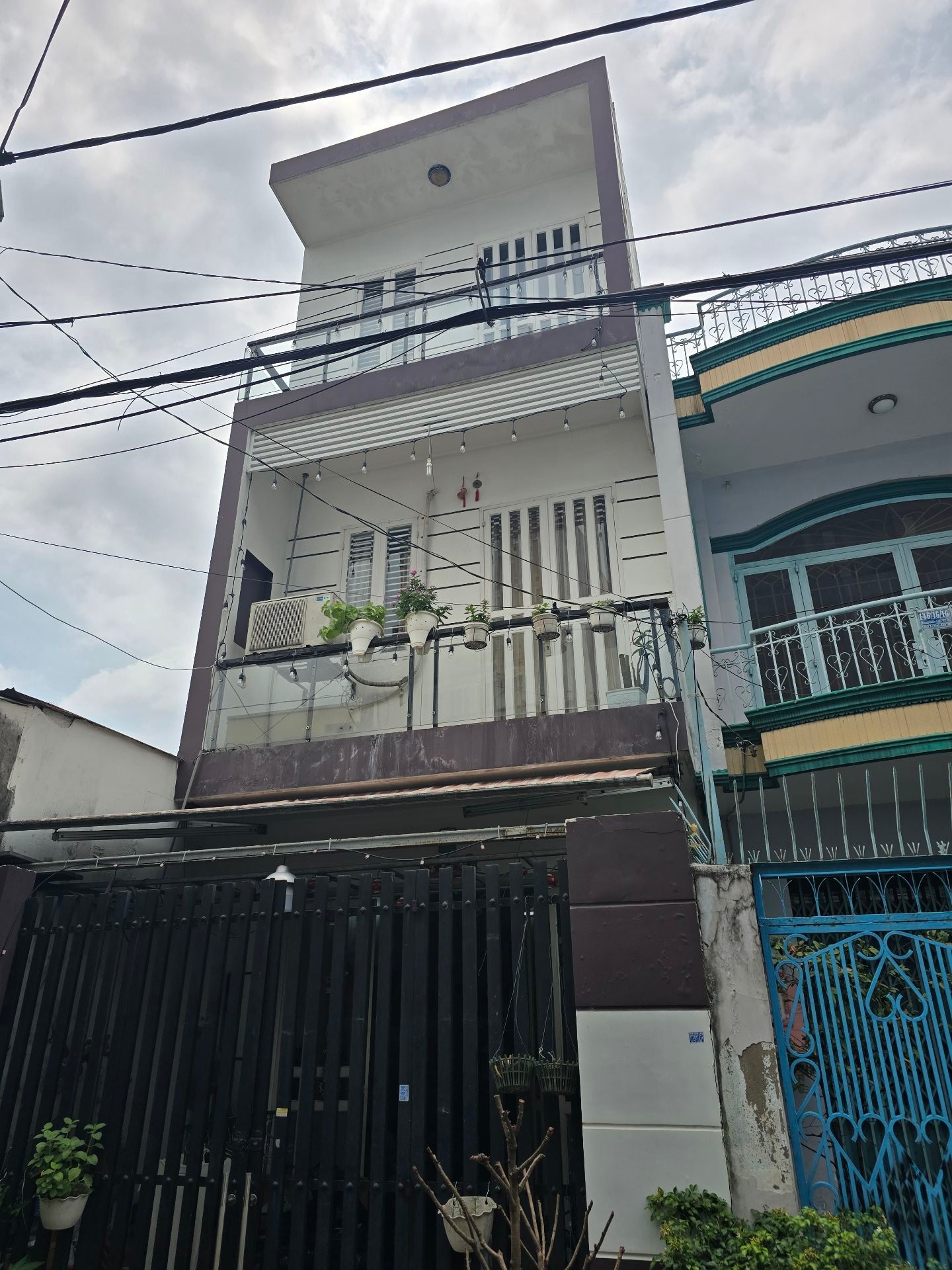 Bán nhà riêng 3 tầng 4 phòng ngủ tại Bình Tân, hẻm xe tải 8m