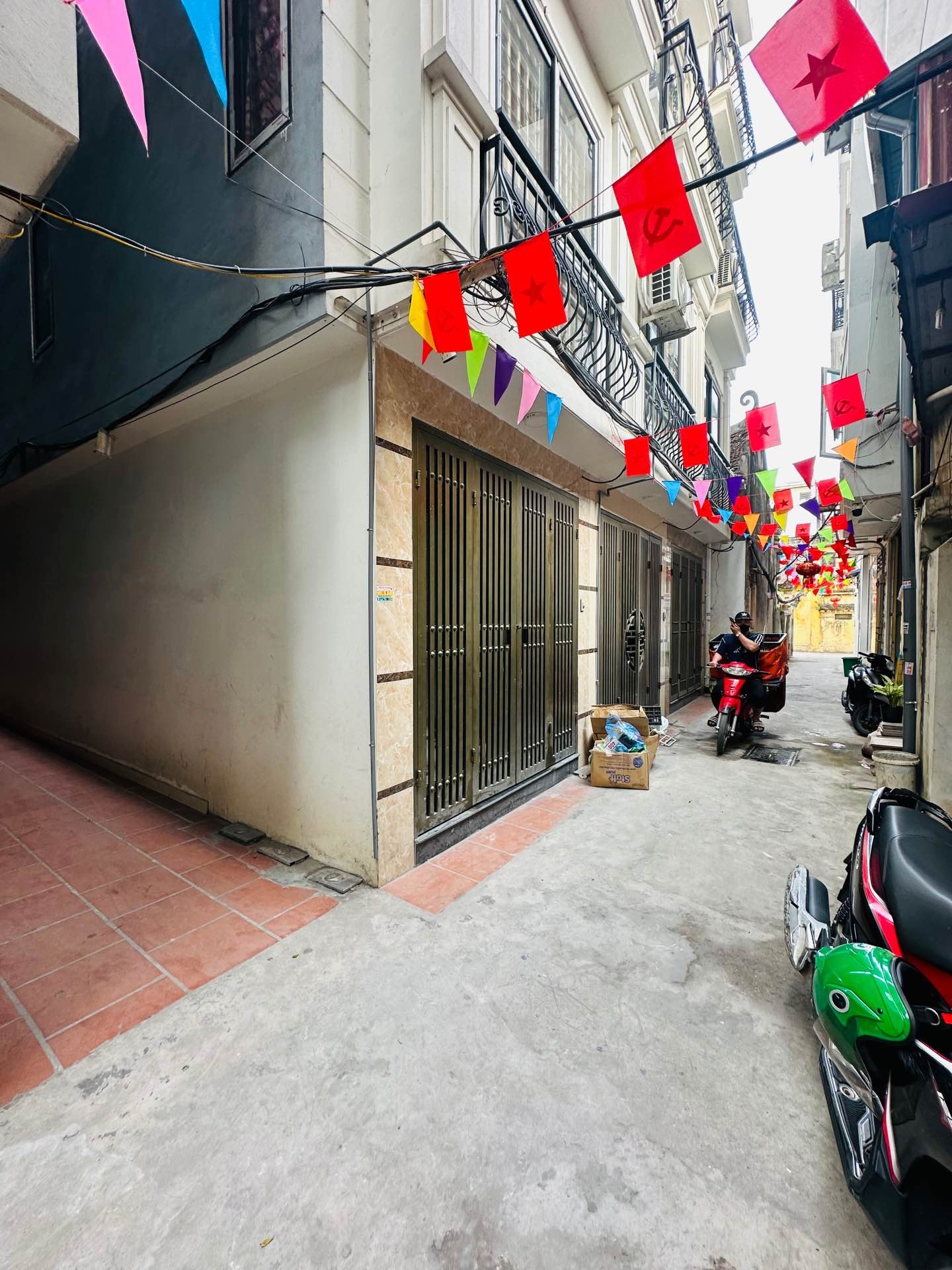 Bán nhà Phương Canh,, 5 tầng gần ô tô và trường đại học Đông á , CĐ FPT