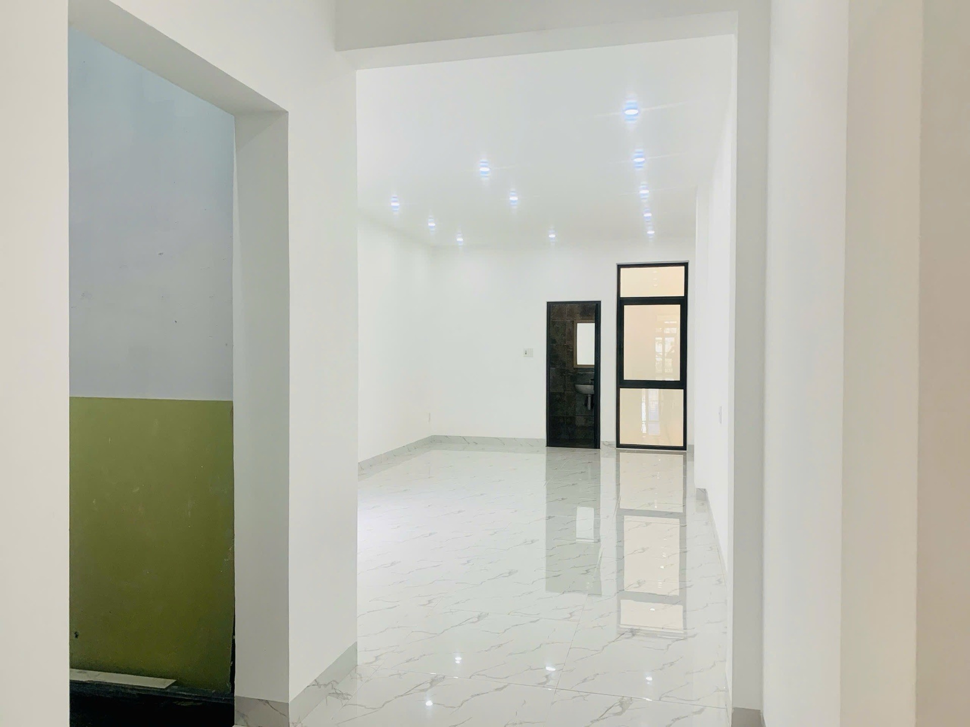 Bán nhà mặt phố Nguyễn Chí Thanh tại trung tâm Hải Châu, 3 tầng, diện tích 110,7 m²