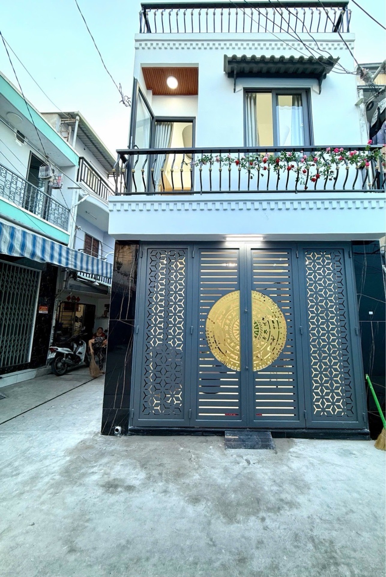Nhà 2 tầng hẻm xe hơi Bình Trị Đông giá hời