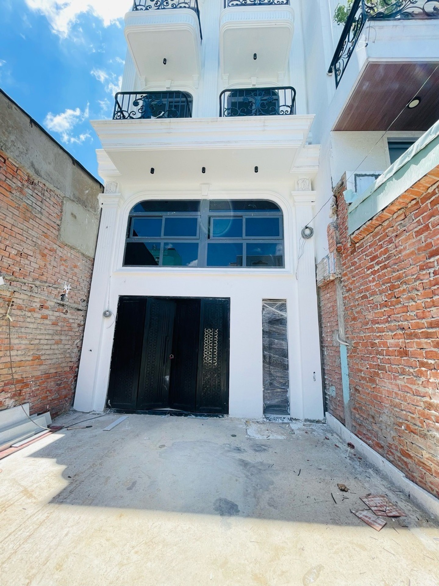Bán nhà riêng 6 tầng 12 phòng khu vực phát triển gần sân bay