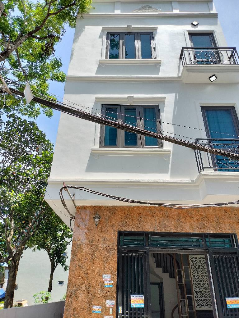 Nhà 4 tầng lô góc 2 mặt thoáng tại Phụng Châu, Chương Mỹ