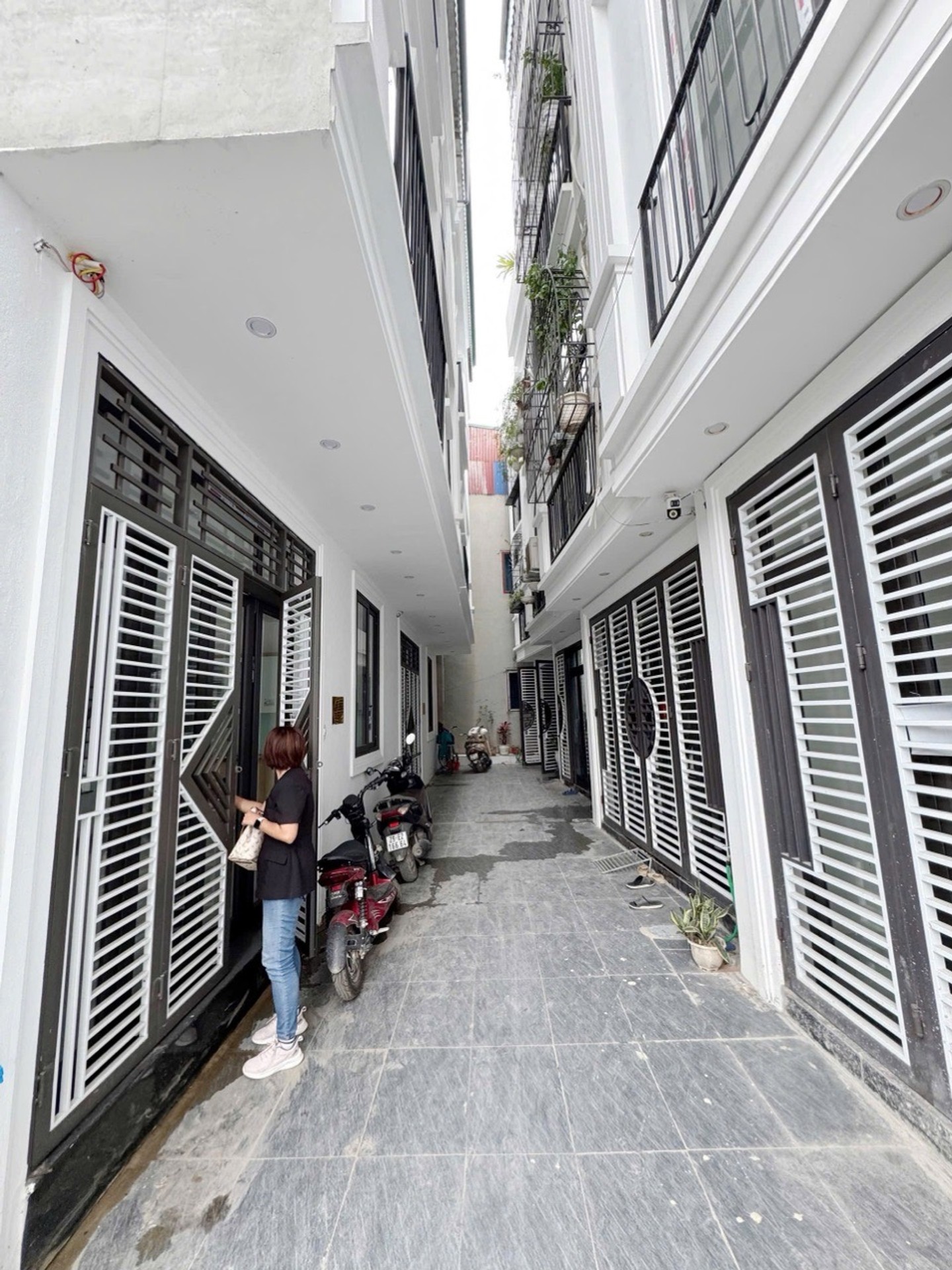 Nhà mới xây đủ công năng - Ô tô cạnh nhà -Cách trường Tiểu học 500m- sát chợ Chúc Sơn