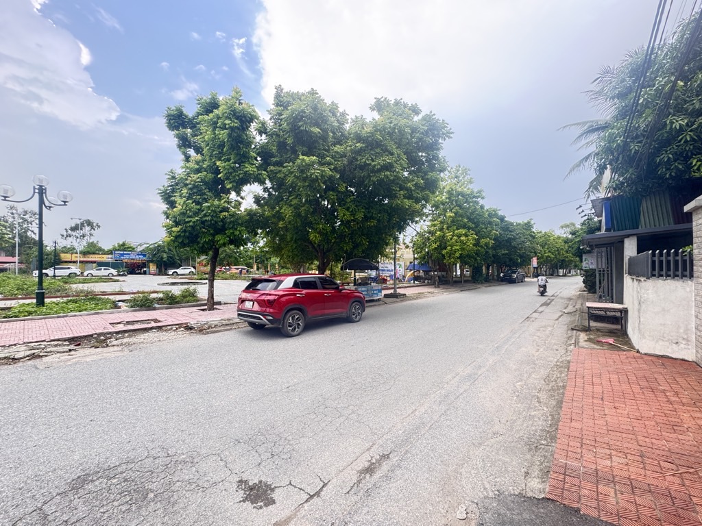 🌺CÔNG VIÊN KIM QUY - OTO VÀO ĐẤT - CÁCH ĐƯỜNG ĐÀO DUY TÙNG 70M - CÁCH QUỐC LỘ 3 CHỈ 300M🌺
Uy Nỗ,
