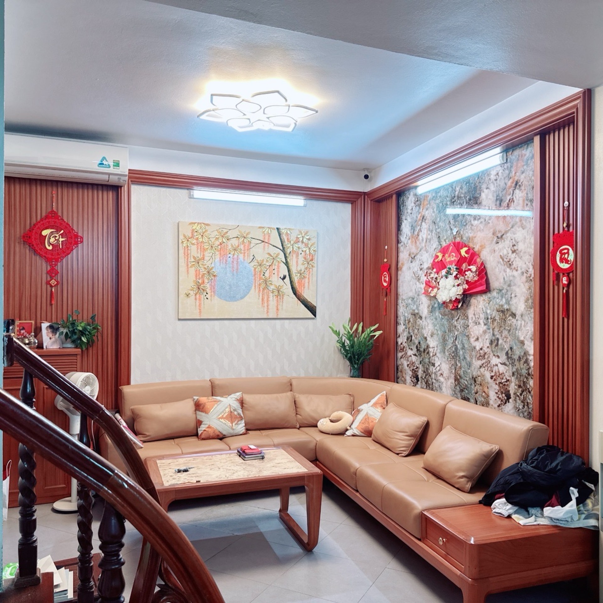 MỖ LAO – 40M² – 5 TẦNG – NỘI THẤT GỖ – BA BƯỚC RA Ô TÔ – 9.5 TỶ