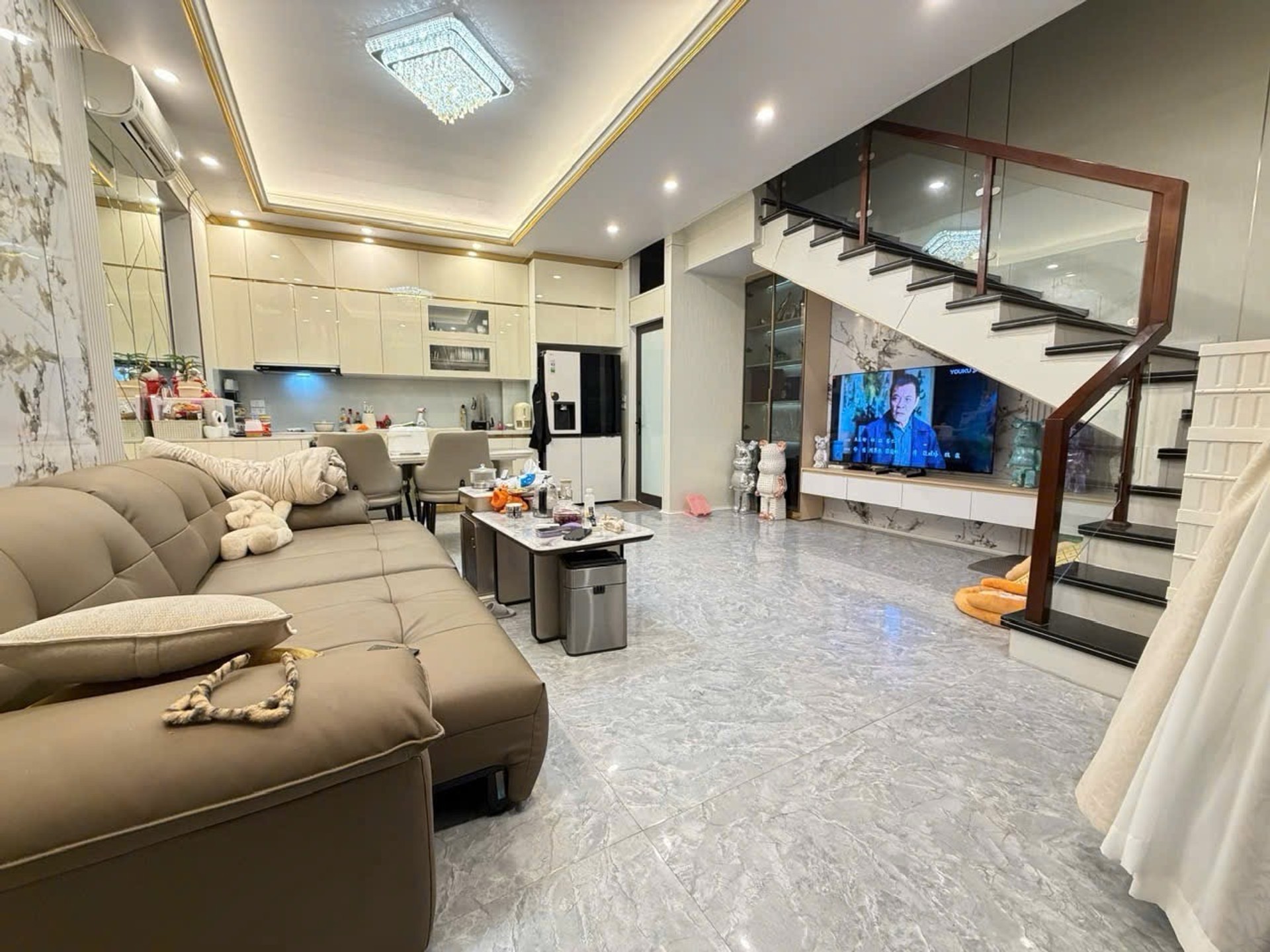 Nhà 3 tầng lô góc 40m2 tại Nguyên Khê, đầy đủ nội thất