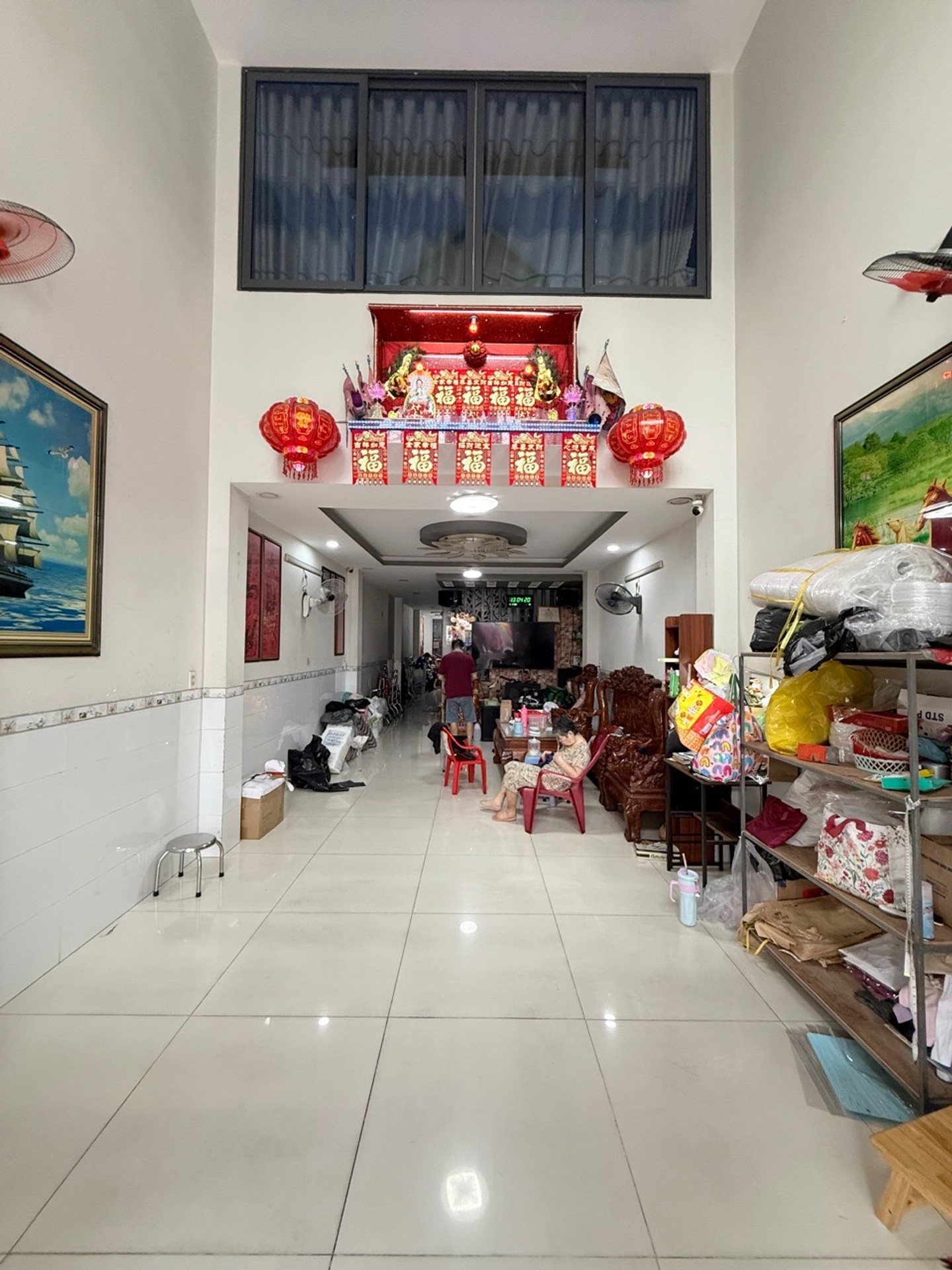 Nhà 5 tầng diện tích lớn tại quận Tân Phú, tiện kinh doanh