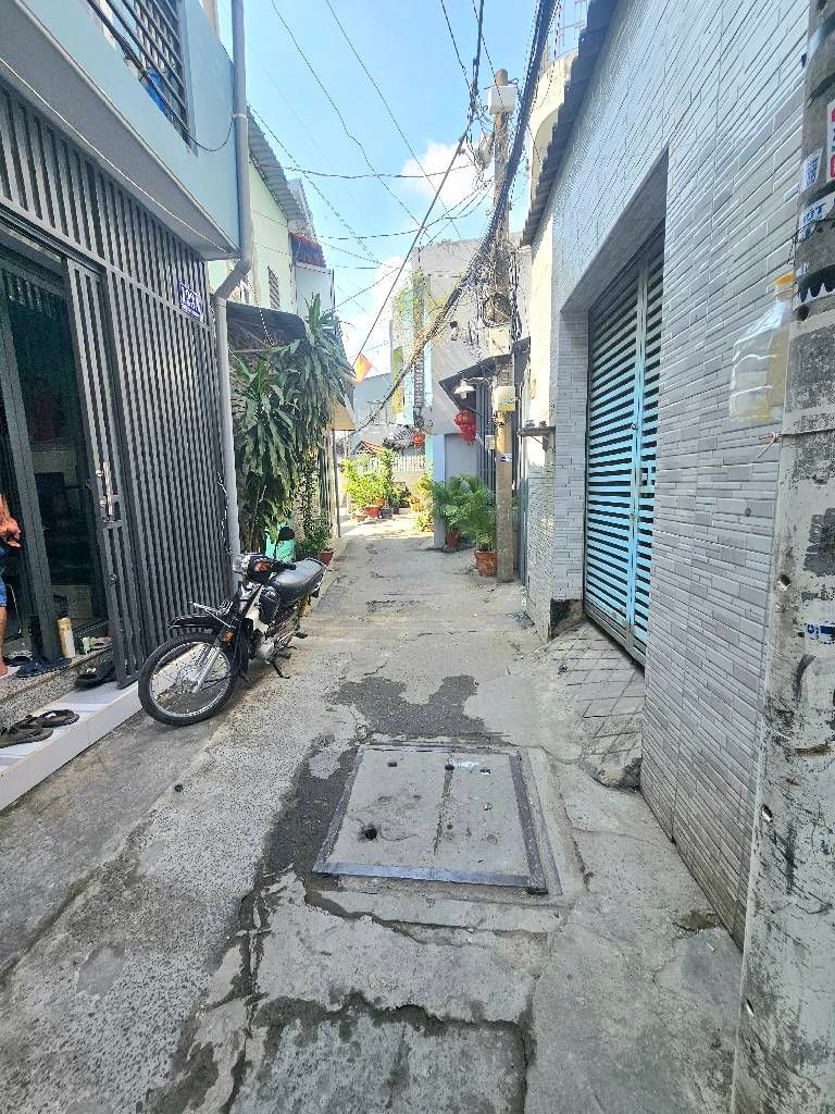 Nhà mặt phố 2 tầng hướng Đông Nam đường Kha Vạn Cân giá 13.3 tỷ