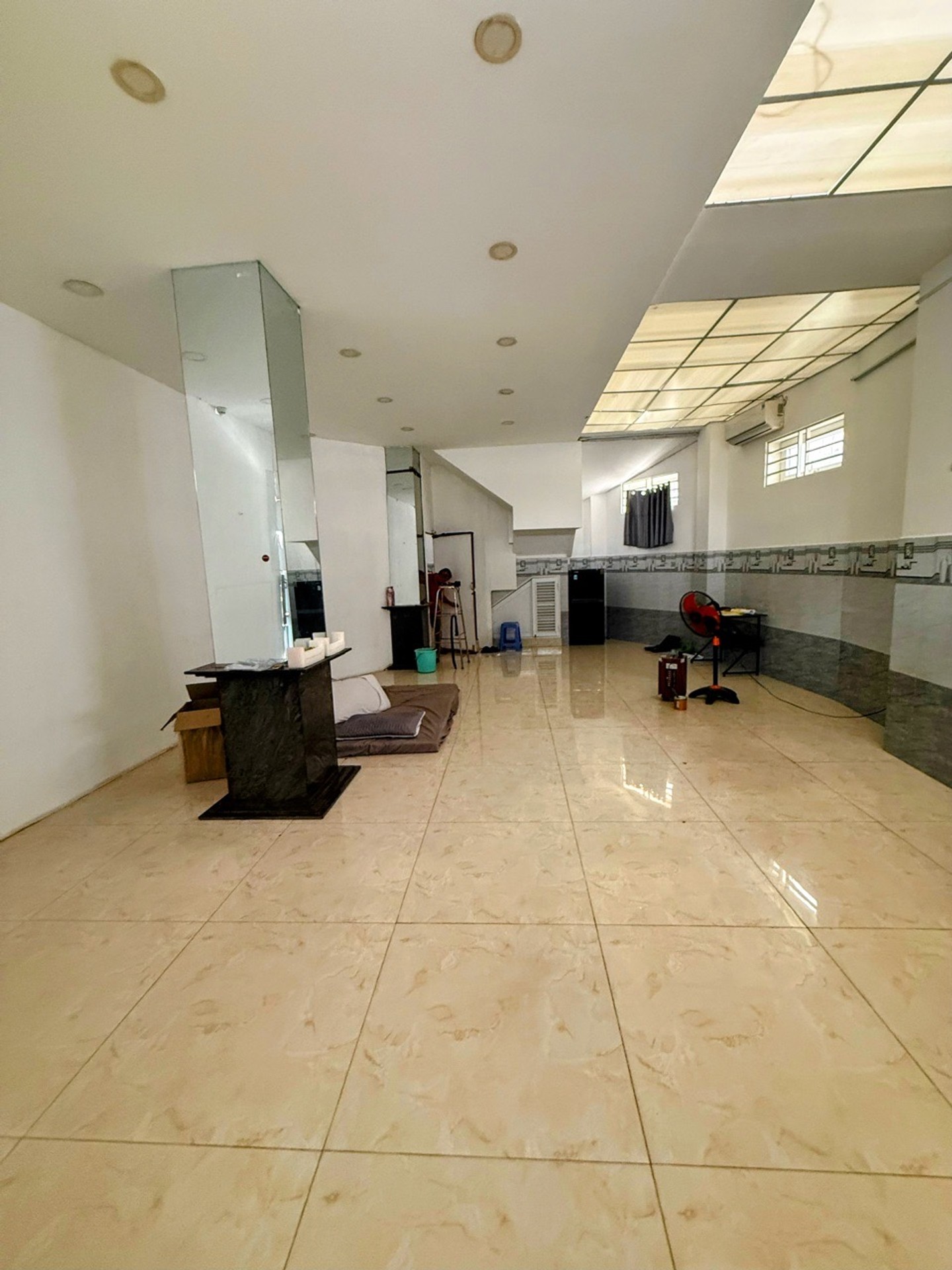 Nhà mặt tiền 8m Quận 4, diện tích 95m2, 8 tầng cho thuê full