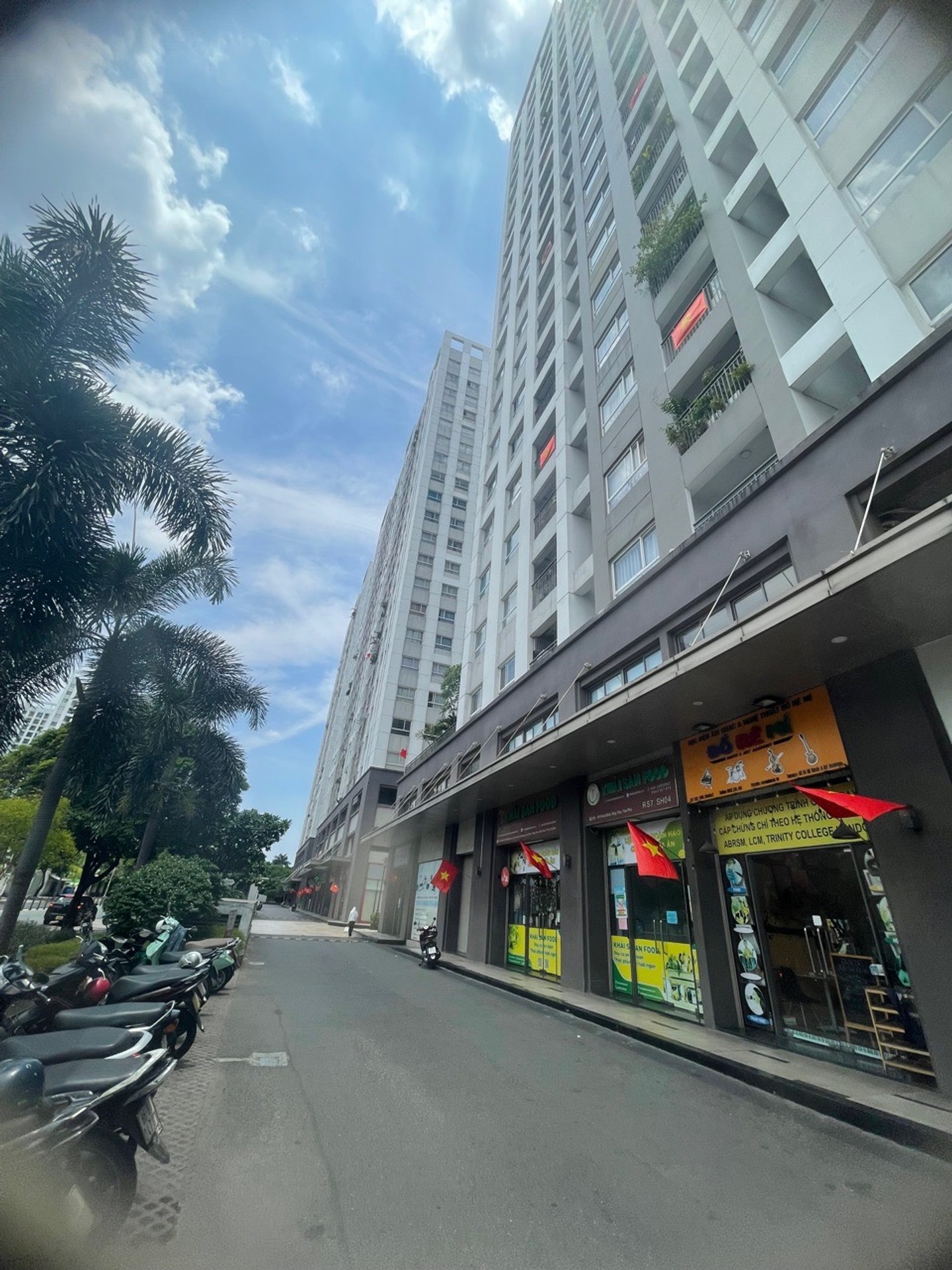 Bán shophouse 2 tầng trung tâm Quận Tân Phú, diện tích 96,3m2