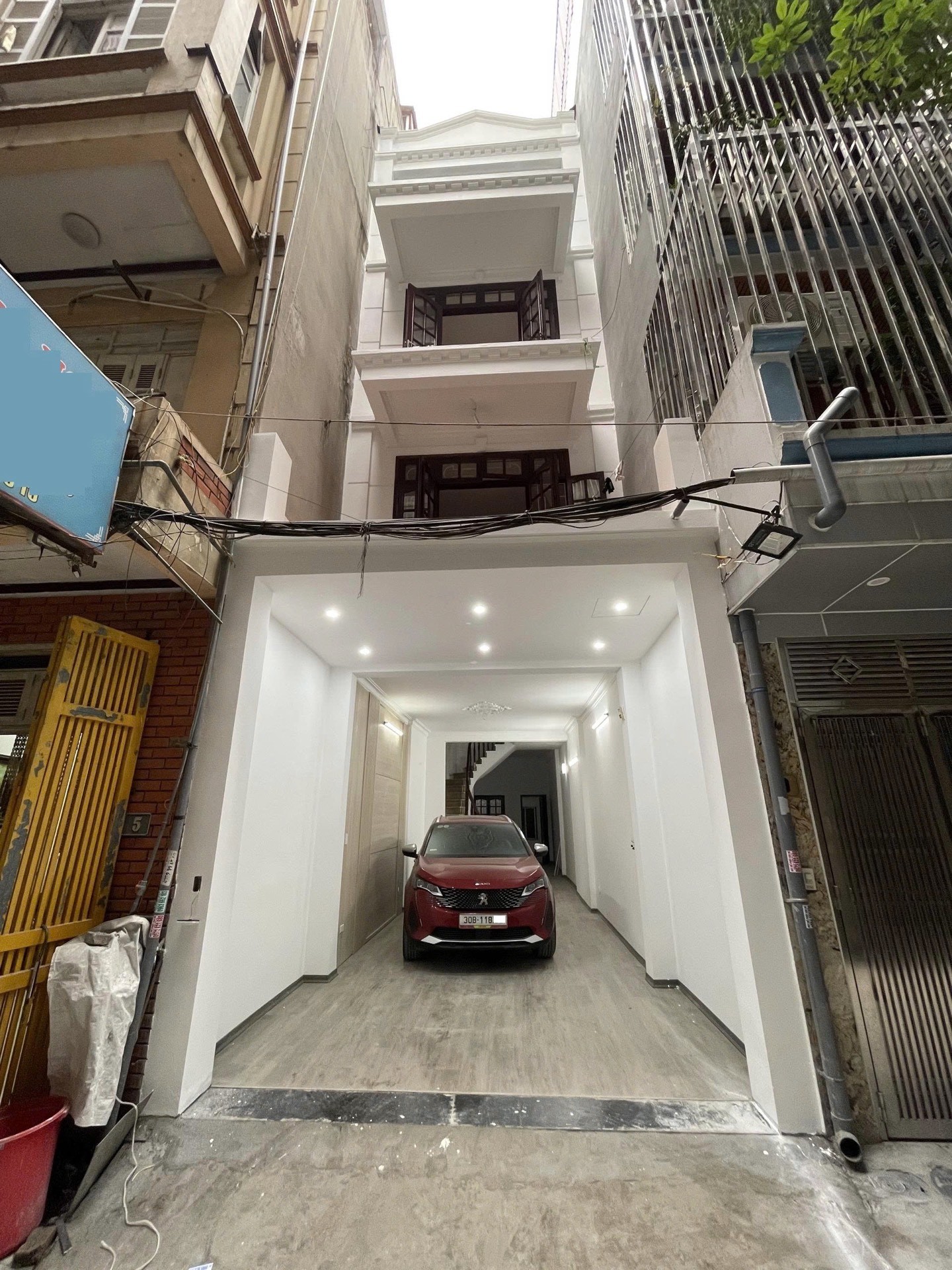 Nhà phố 4 tầng 5 phòng ngủ, ô tô vào nhà tại Đặng Thùy Trâm