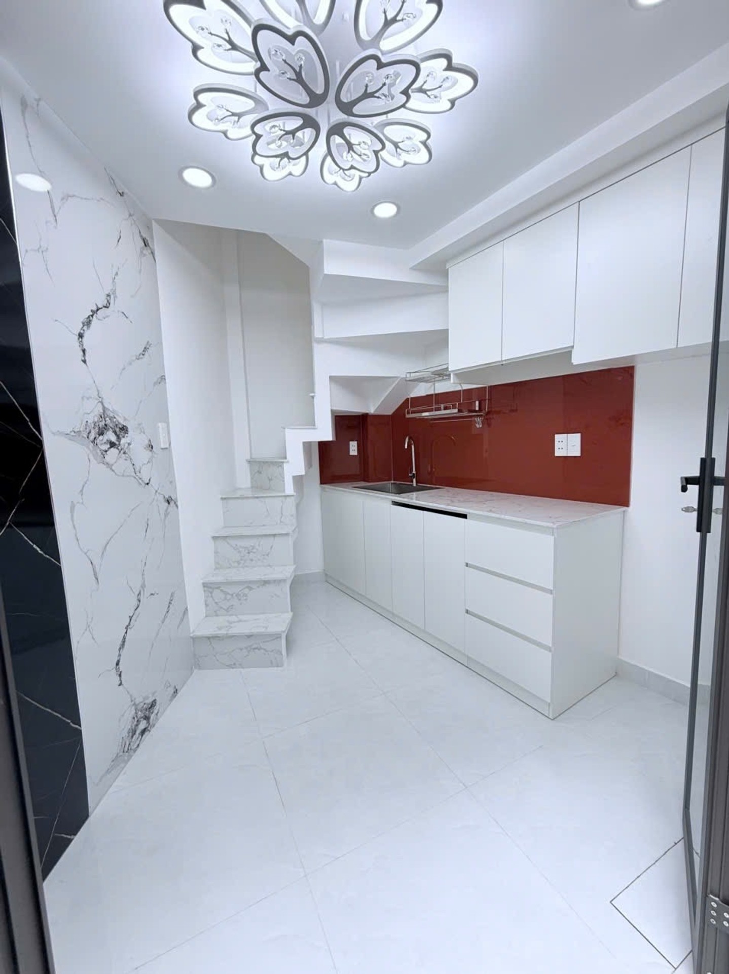 Nhà 3 tầng 2PN tại Tân Phú giá 1,59 tỷ, full nội thất