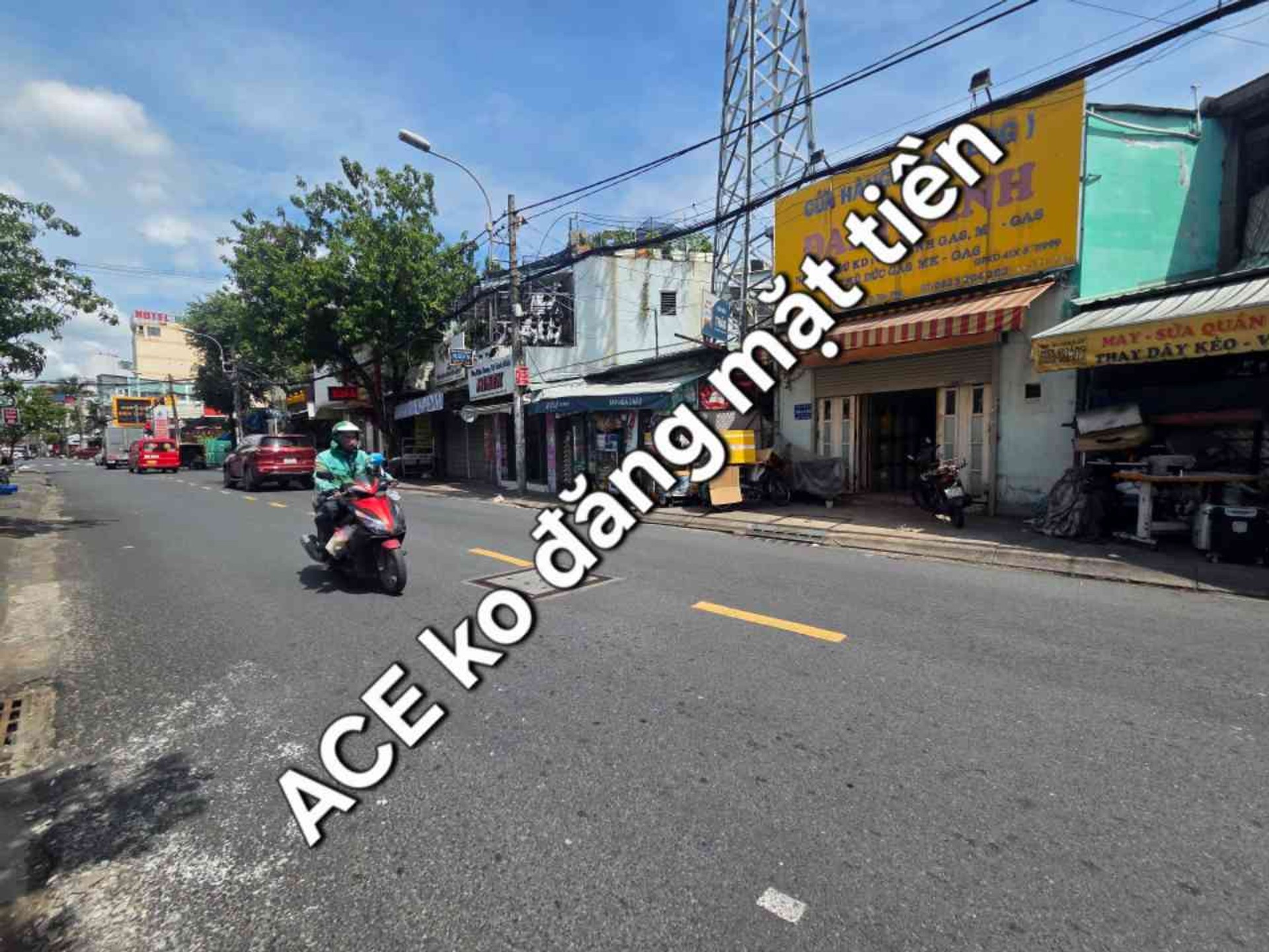 Bán nhà mặt phố 2 tầng, 2 mặt tiền, diện tích 66m2 tại quận trung tâm