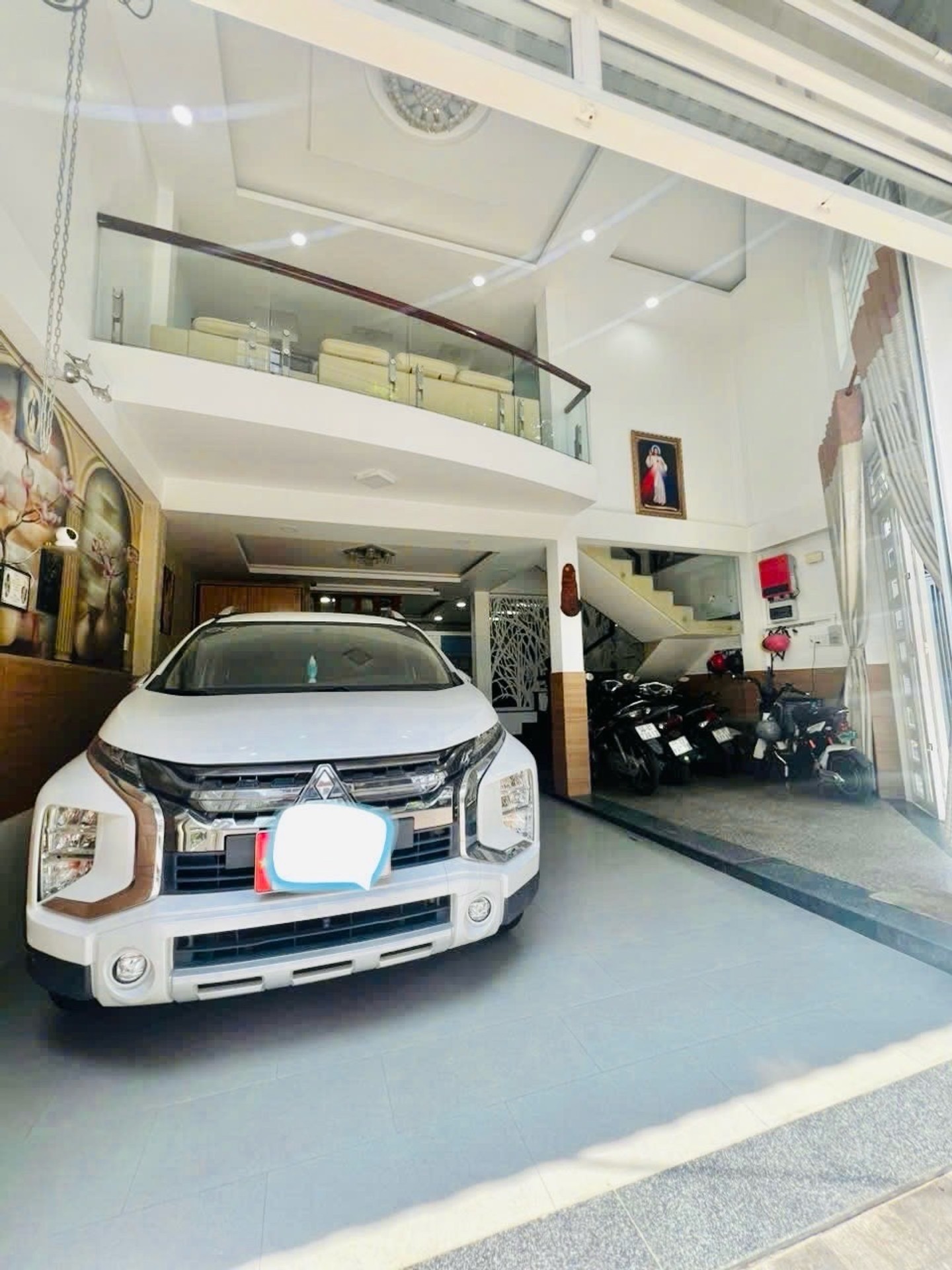 DT: 5,5 x 9,8m phạm văn chiều p9 ,căn góc , 10,8ty TL
Hẻm 6m thông tứ tung, ô tô 7 chỗ vào nhà