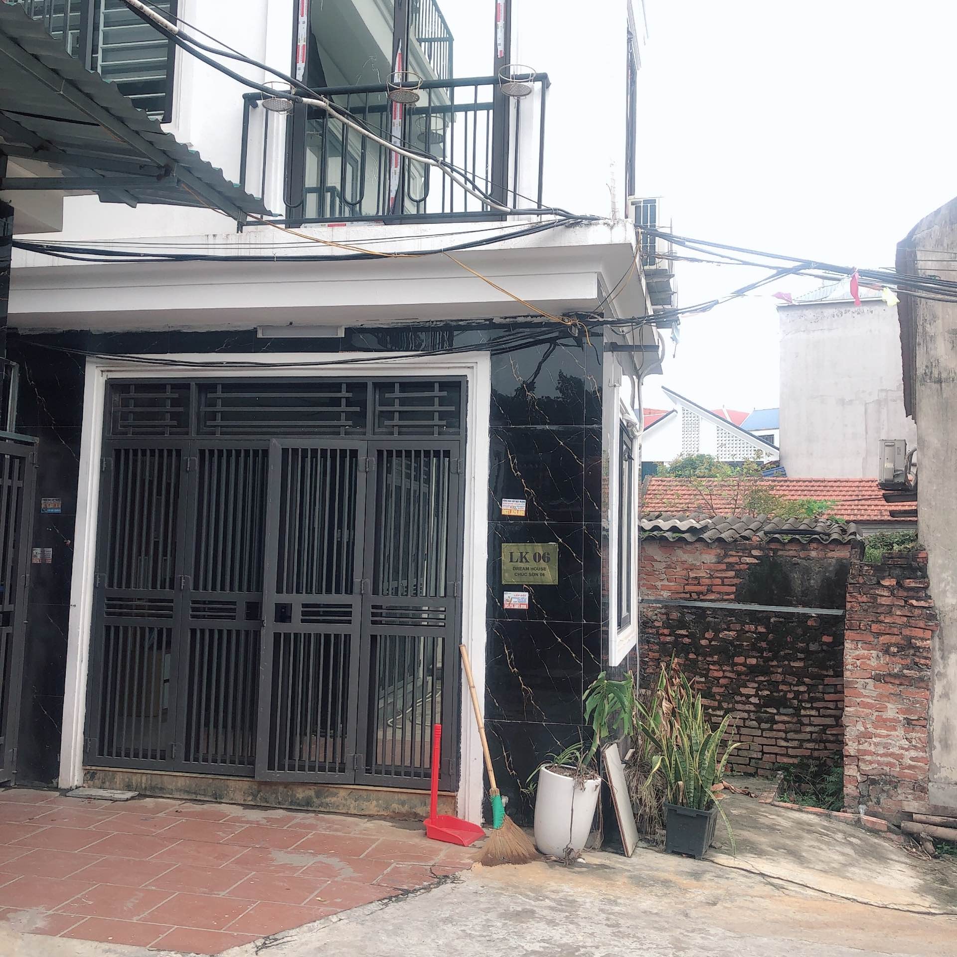 Ô TÔ ĐỖ CỬA - NHÀ ĐẸP - LÔ GÓC - TẶNG NỘI THẤT - KHU VỰC PHÁT TRIỂN