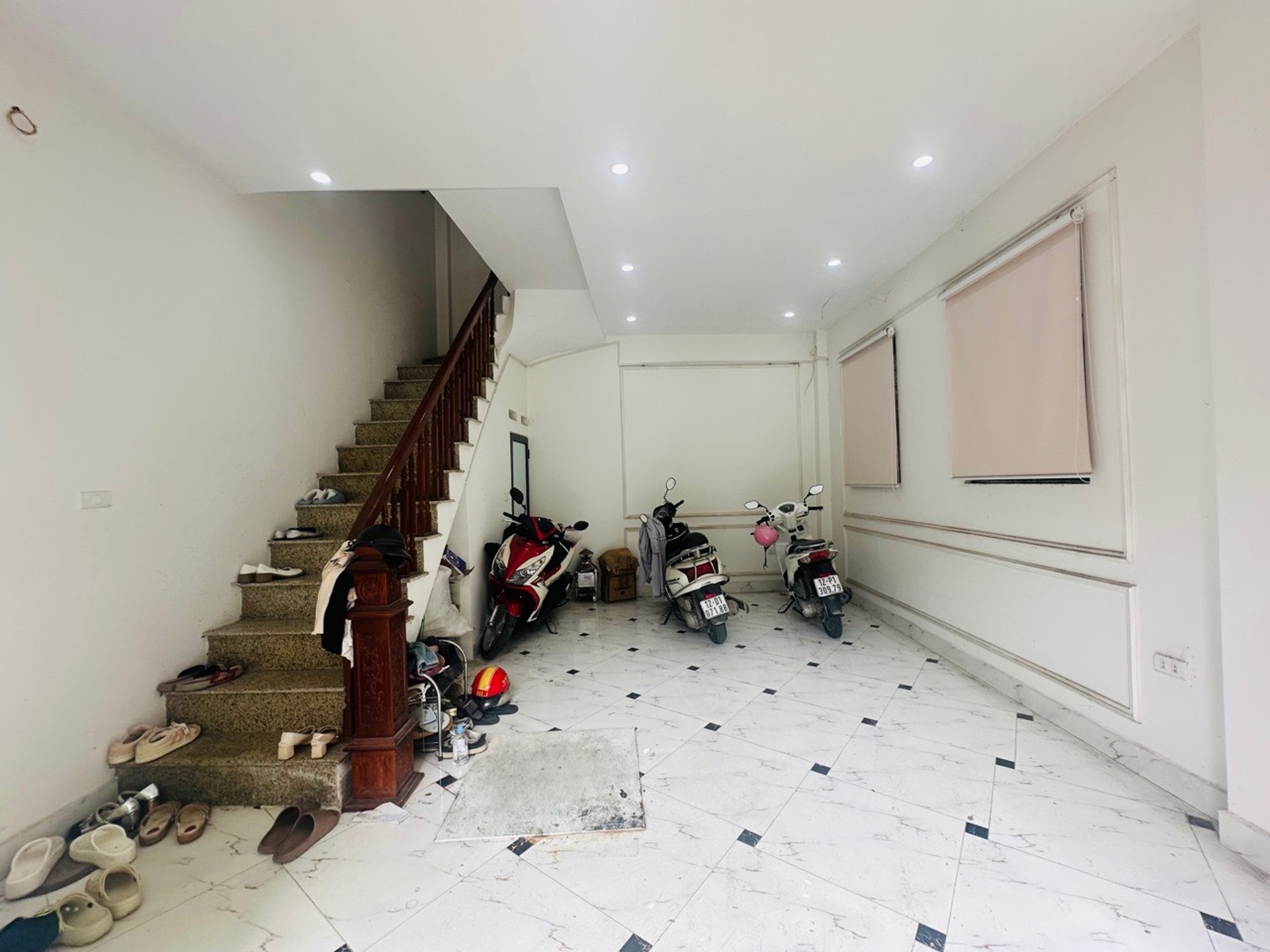 Cơ hội hiếm có nhà 5 tầng lô góc Hồ Tùng Mậu -gần ĐH Thương Mại