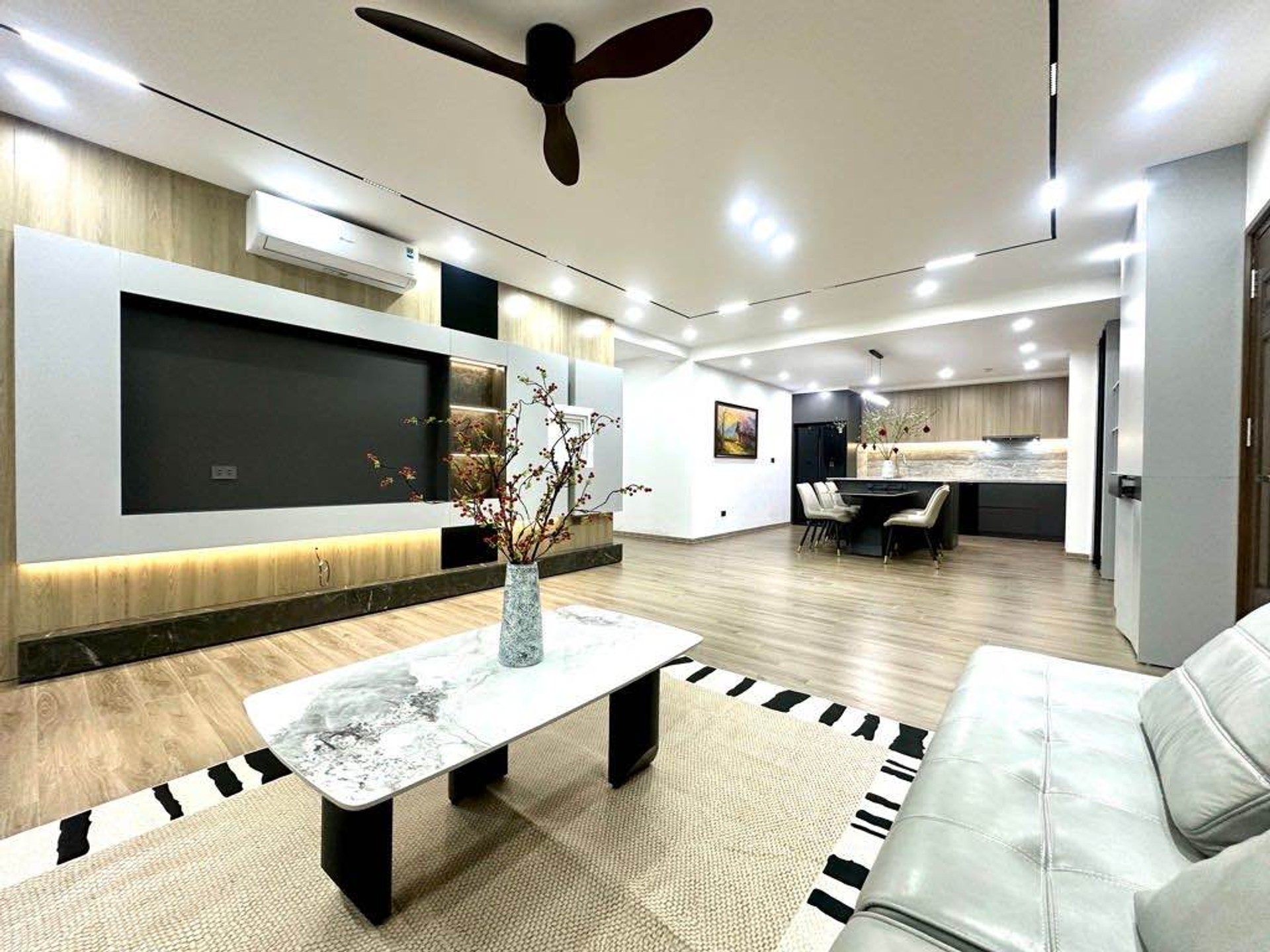 Căn hộ 4 phòng ngủ 160m2 tại khu đô thị Văn Khê, Hà Đông, giá nhỉnh 7 tỷ