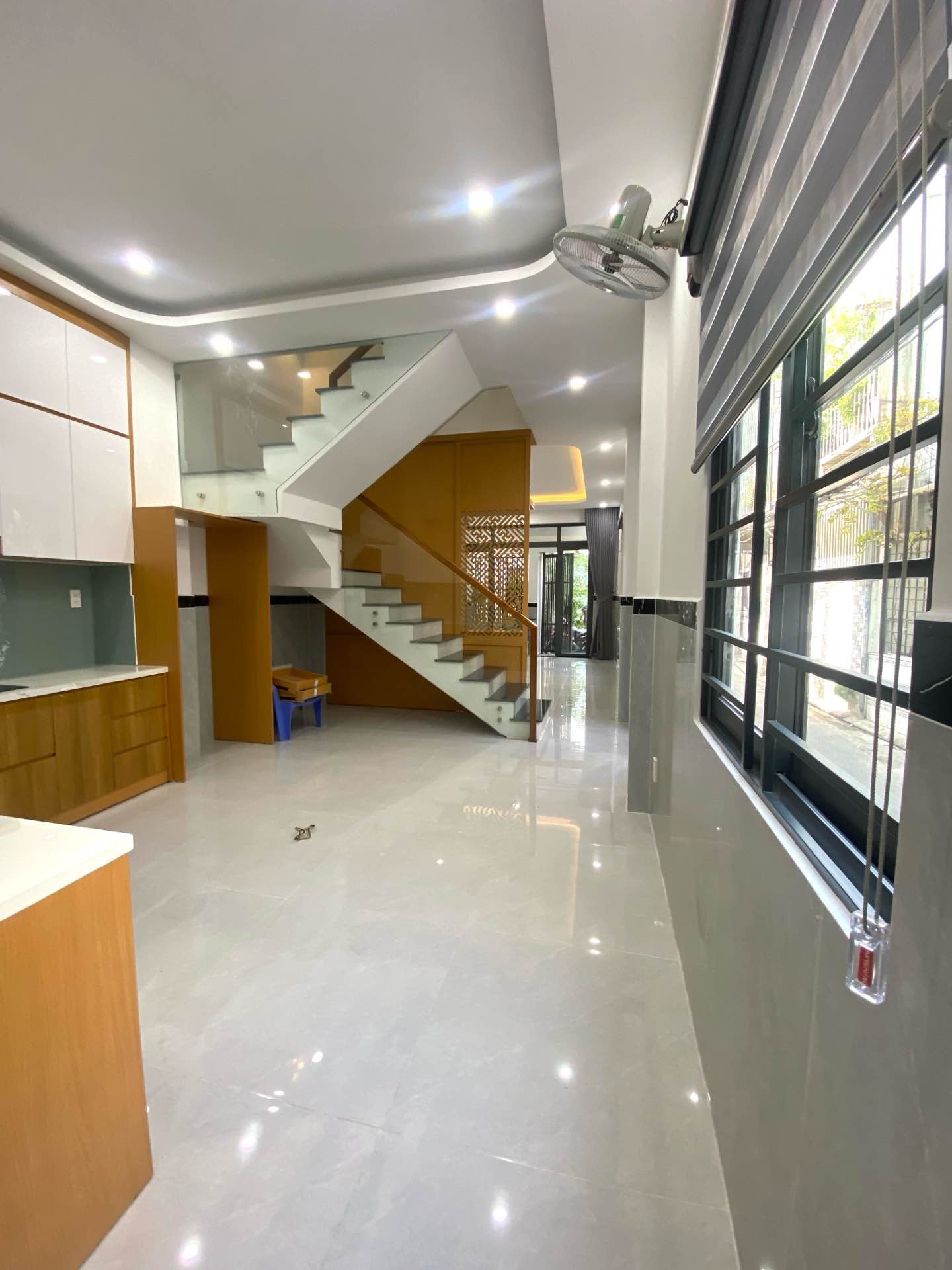 Nhà đẹp, đầy đủ tiện nghi ngay trung tâm Tân Trụ
