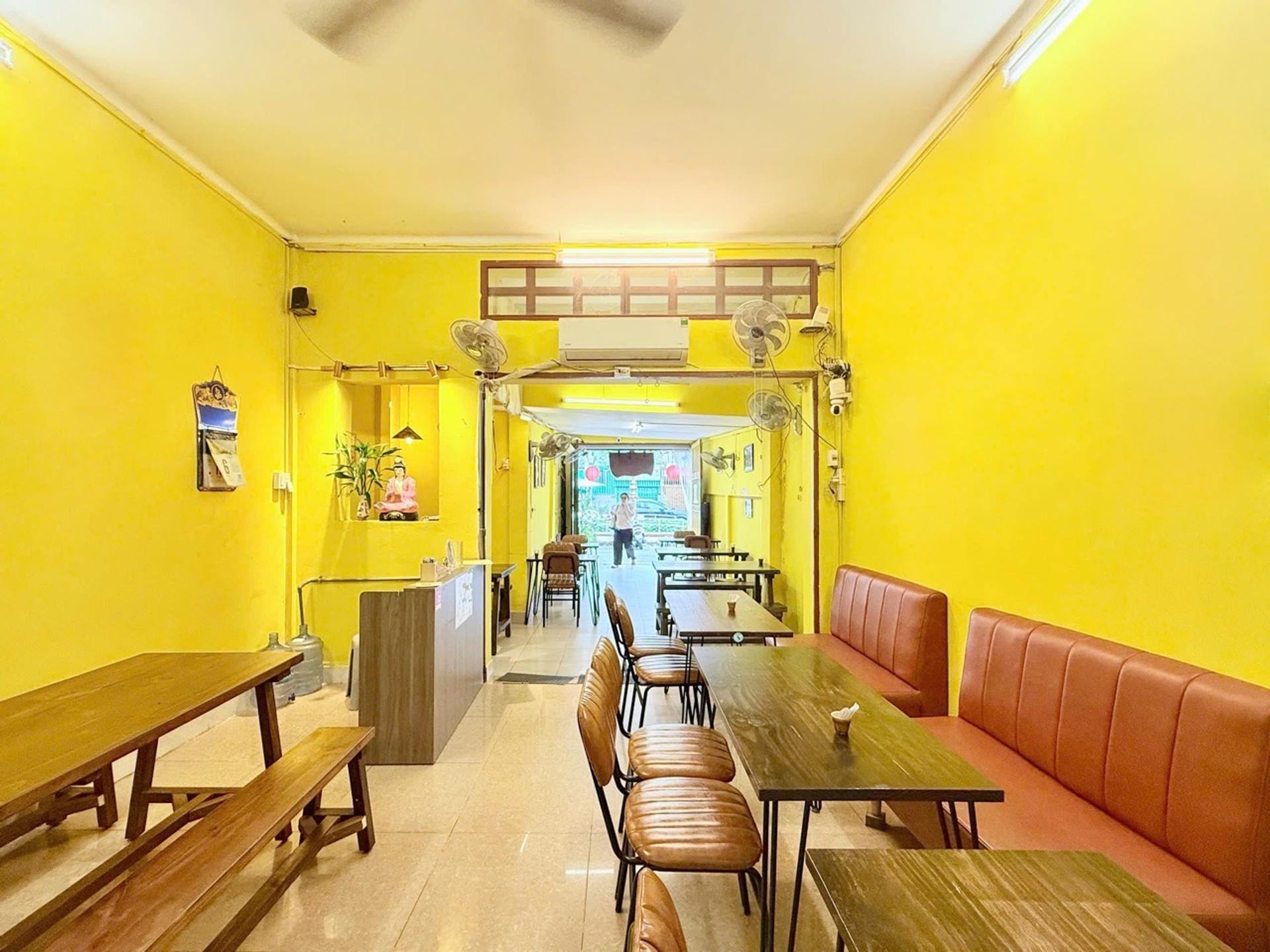 Bán nhà riêng 130m2, 4 phòng ngủ, gần Quận 1, Quận 4