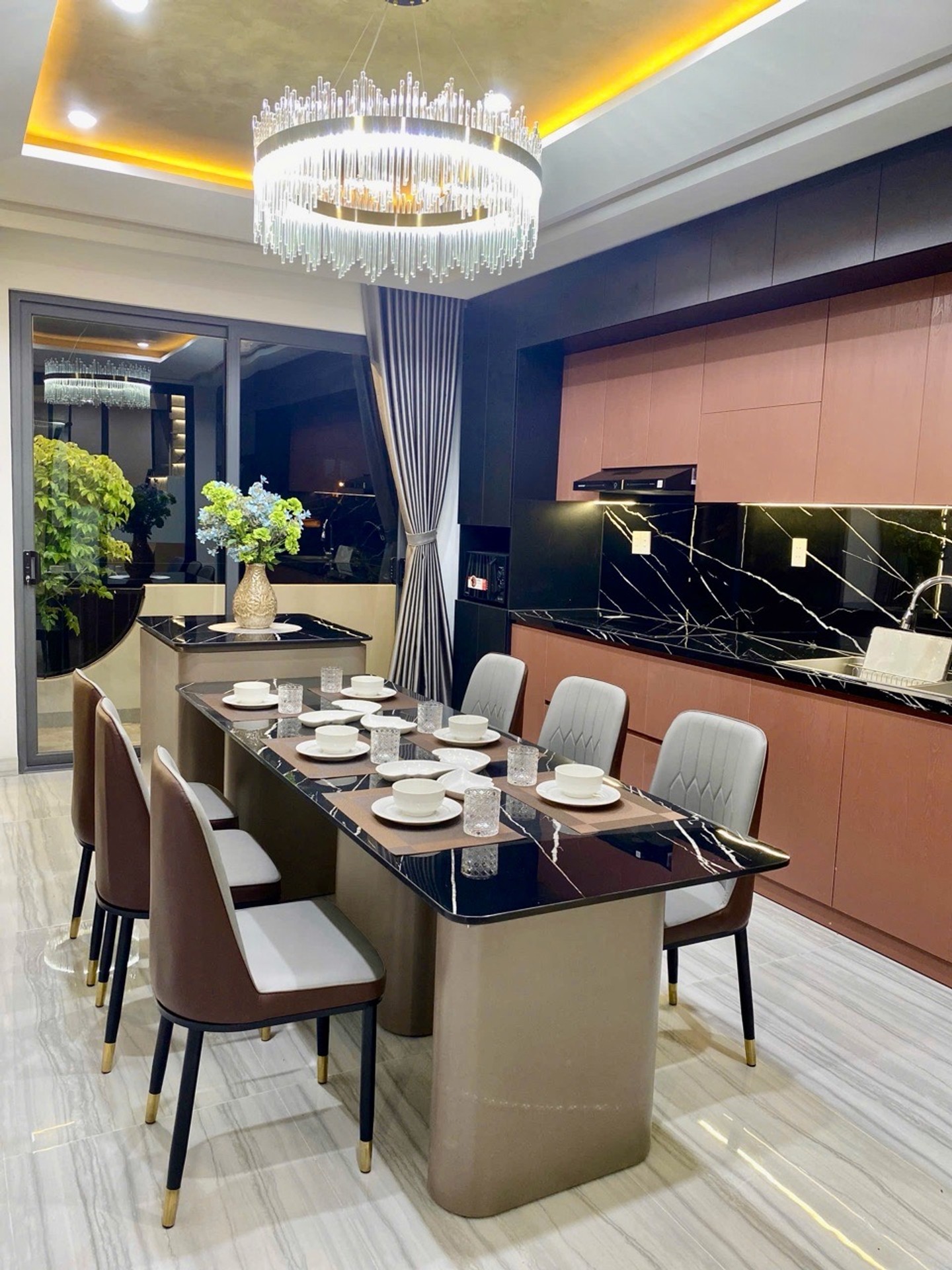 Nhà phố 6 tầng hiện đại có thang máy tại An Phú Đông