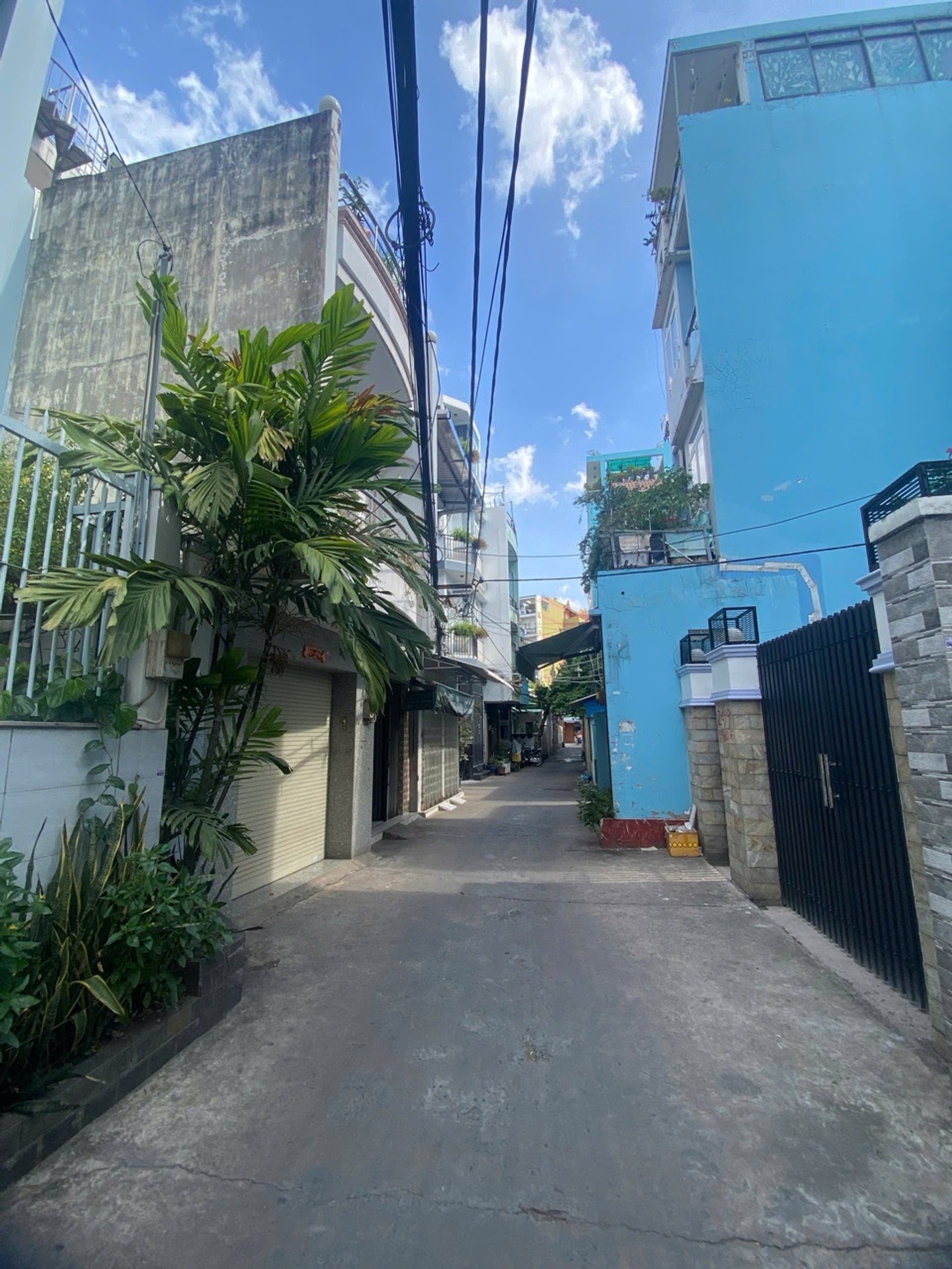 Nhà riêng 3 tầng rộng 136m² tại Quận 6, hẻm xe tải thông thoáng