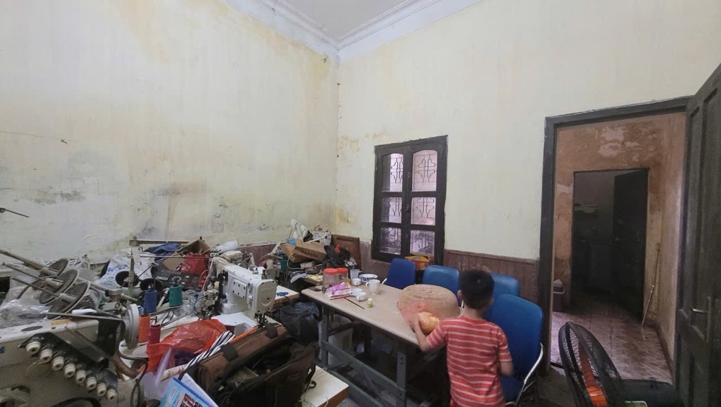 Bán nhà mặt phố 3 tầng, lô góc, mặt đường rộng, vị trí vàng tại quận Long Biên