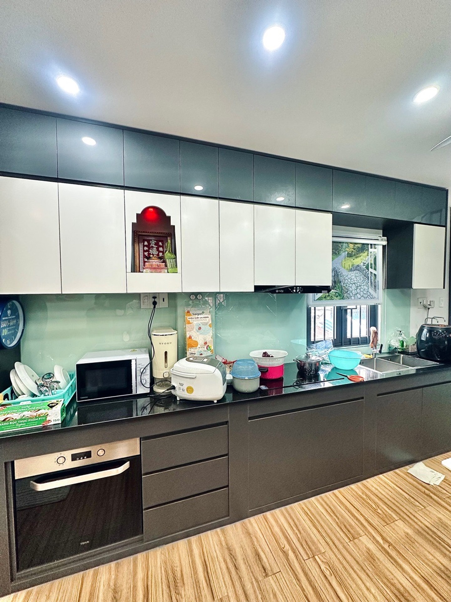 Nhà góc 2 mặt tiền thoáng rộng 40m2, xây mới 5 tầng tặng full nội thất tại Tân Hòa