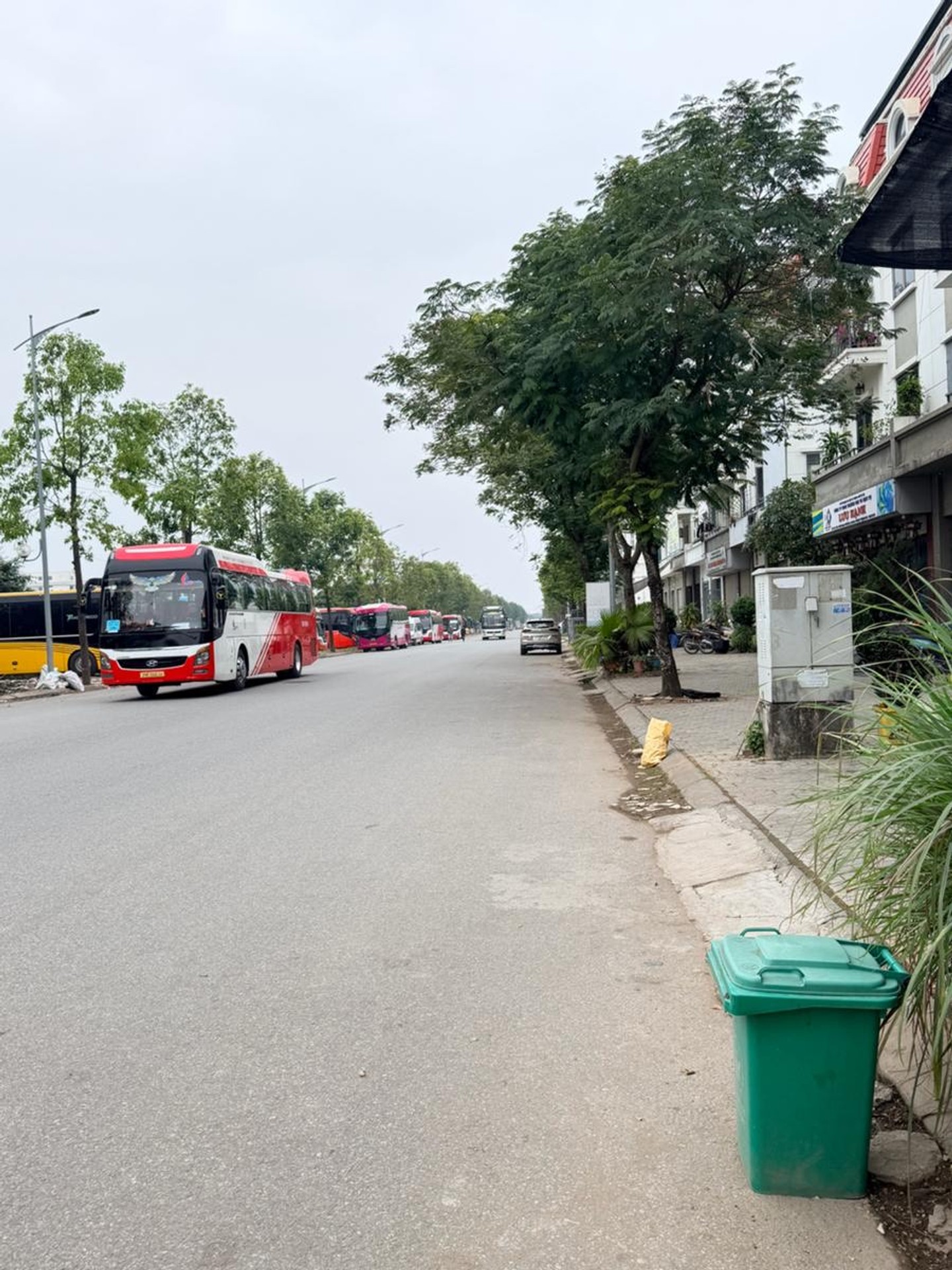 liền kề ngay trung tâm KDT mới Phú Lương Hà Đông, đường 24m, mặt tiền rộng kinh doanh tiện lợi