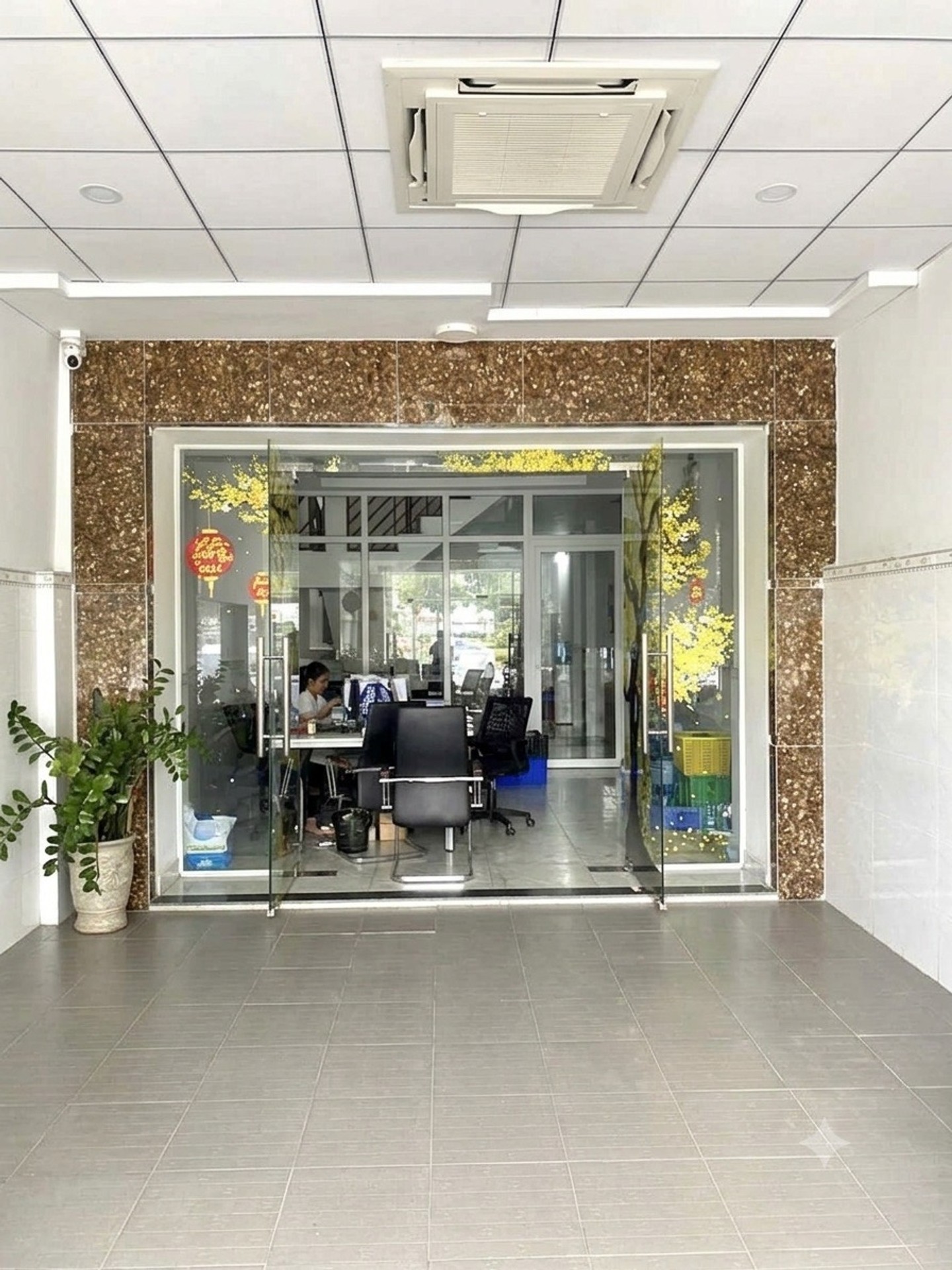 MẶT TIỀN PHẠM VĂN ĐỒNG – NGAY GIGAMALL- 101M²(4.2x24) – NHÀ 3 TẦNG – chỉ: 15.9 tỷ TL
Sổ hồng riêng