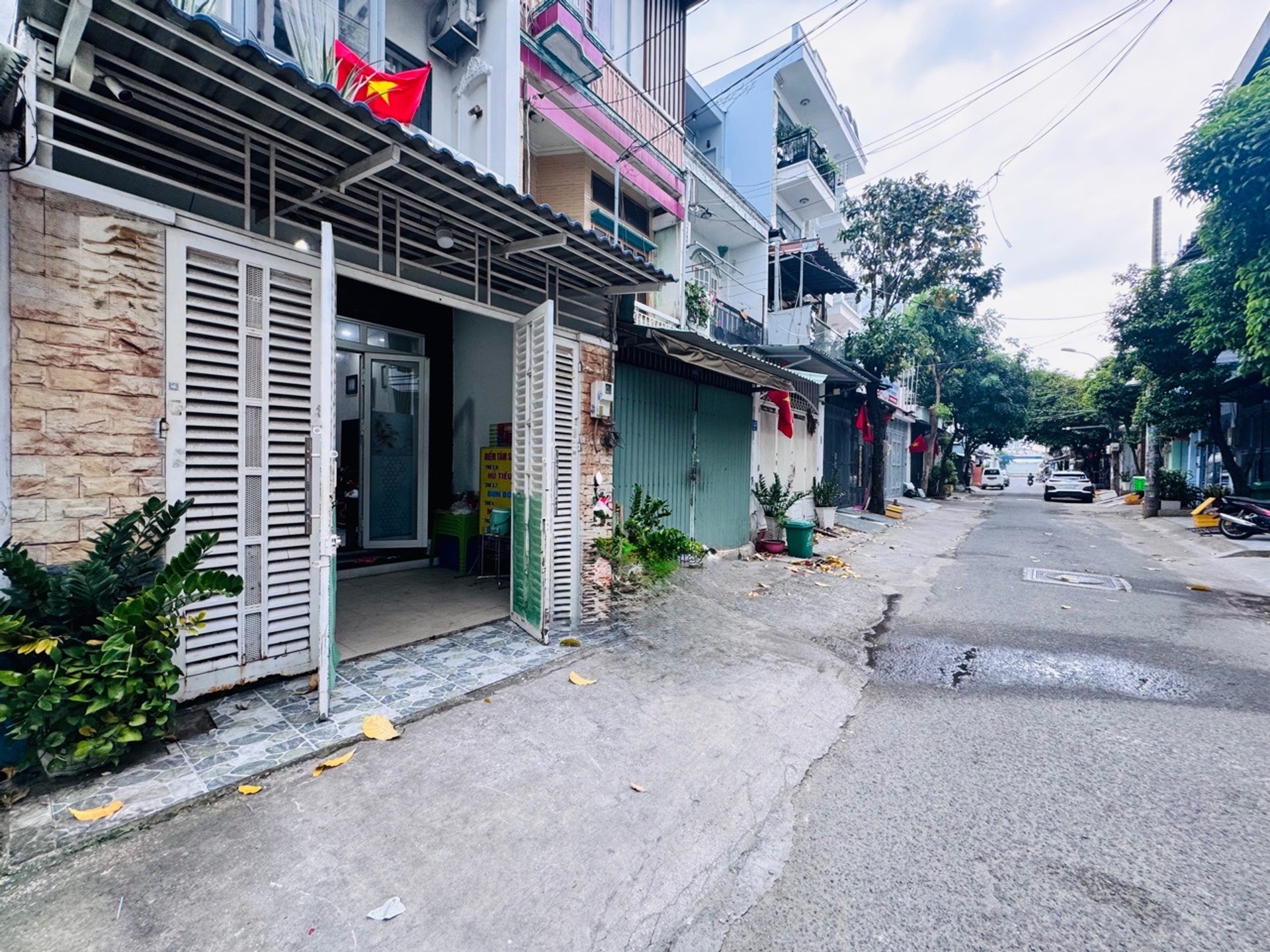 Bán nhà riêng 3 tầng Thoại Ngọc Hầu phường Phú Thạnh, Tân Phú với vị trí hẻm rộng 8.5m