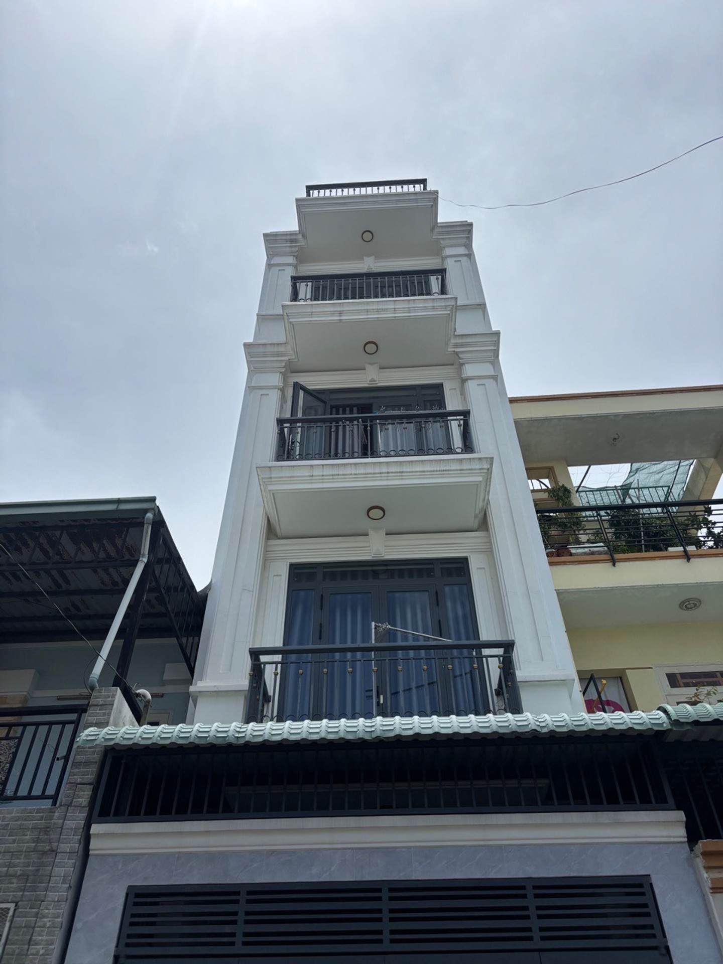 Bán nhà 4 tầng 7PN 7WC, hiệp bình, giá 10 tỷ