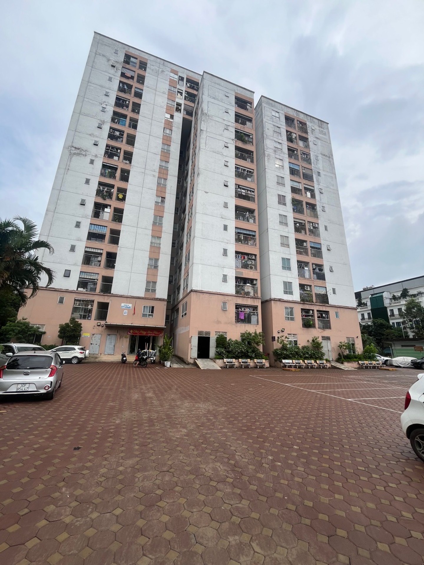 Bán căn hộ 2 phòng ngủ, chung cư Tây Nam Hồ Linh Đàm
