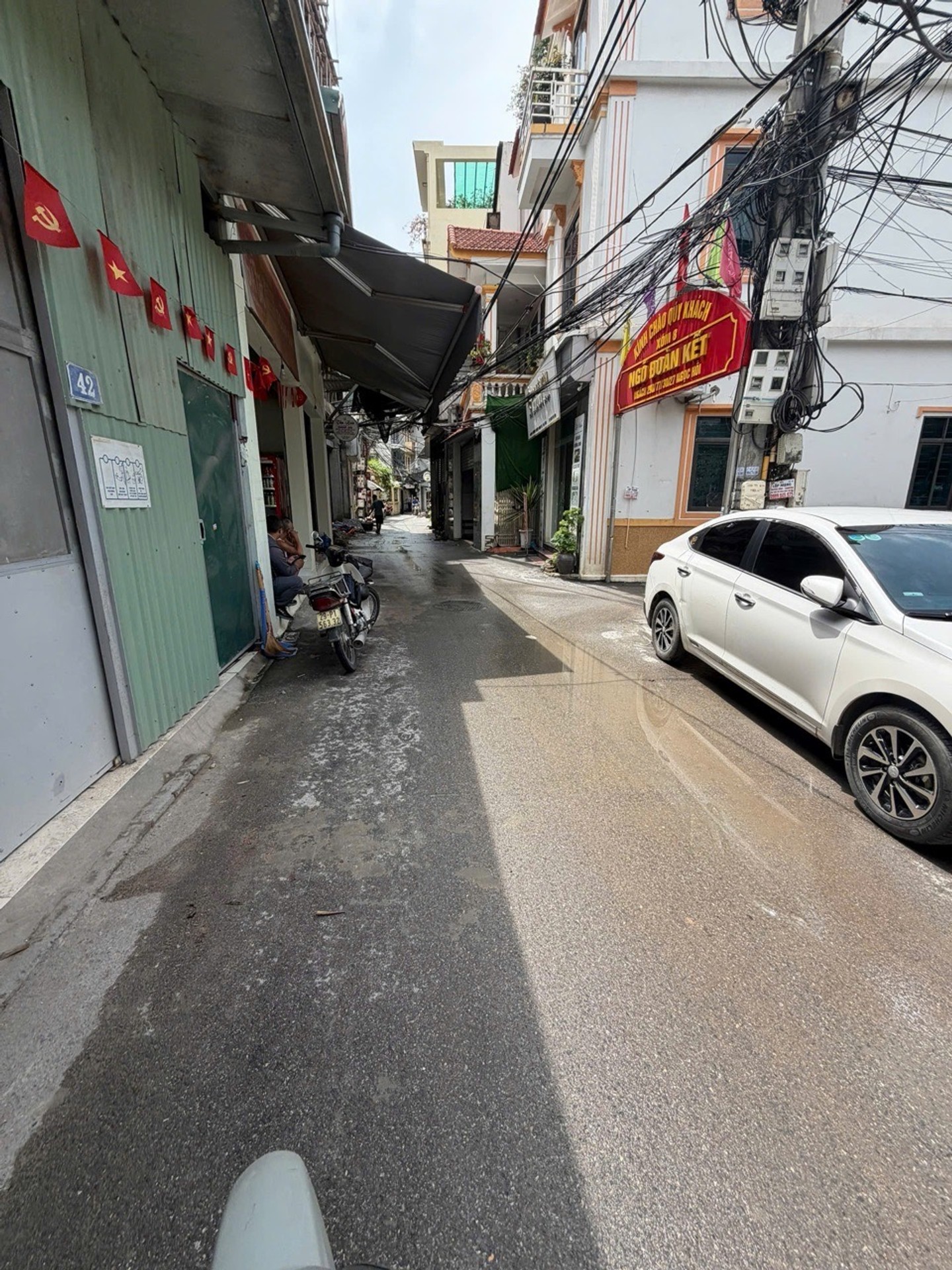 SIÊU PHẨM 298 Ngọc Hồi ô tô đỗ cổng