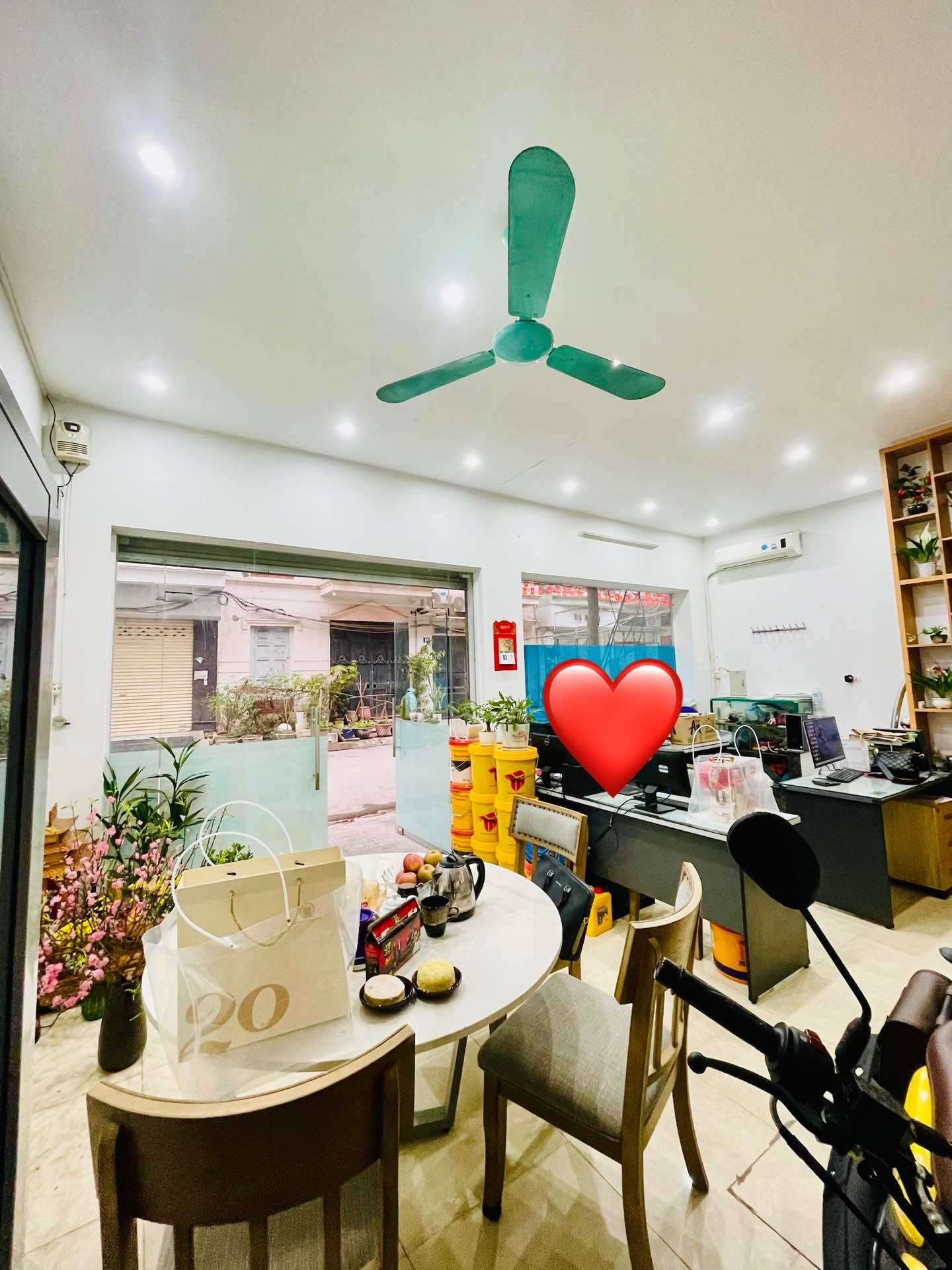 Bán nhà mặt phố 5 tầng, mặt tiền rộng, khu vực Lý Thường Kiệt