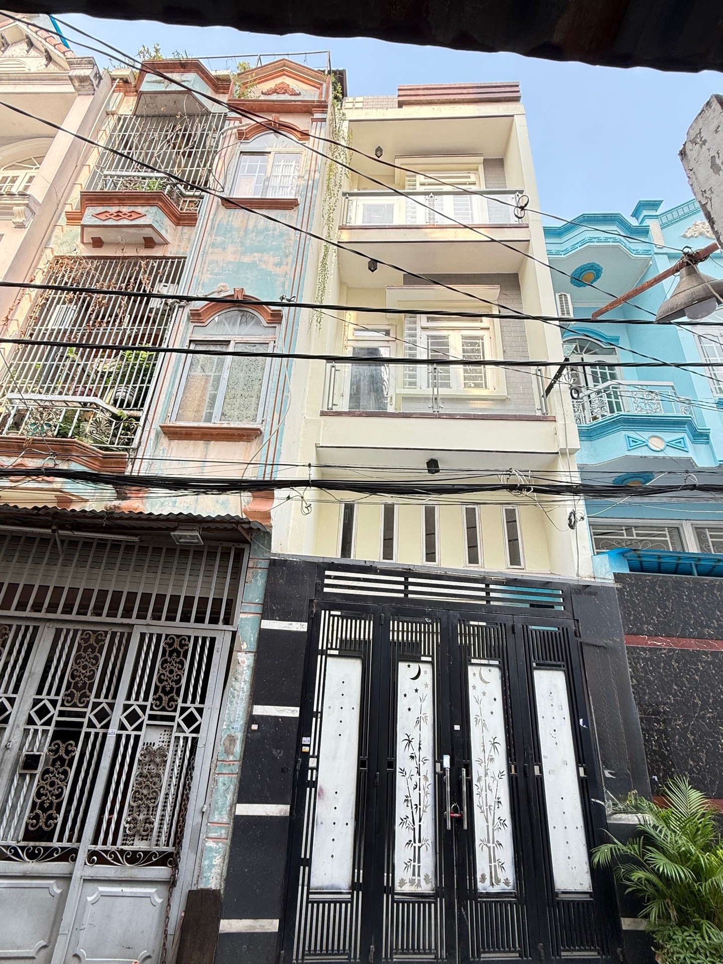 Nhà 4 Tầng 5 Phòng Ngủ Hẻm Xe 7 Chỗ Khu Tân Sơn