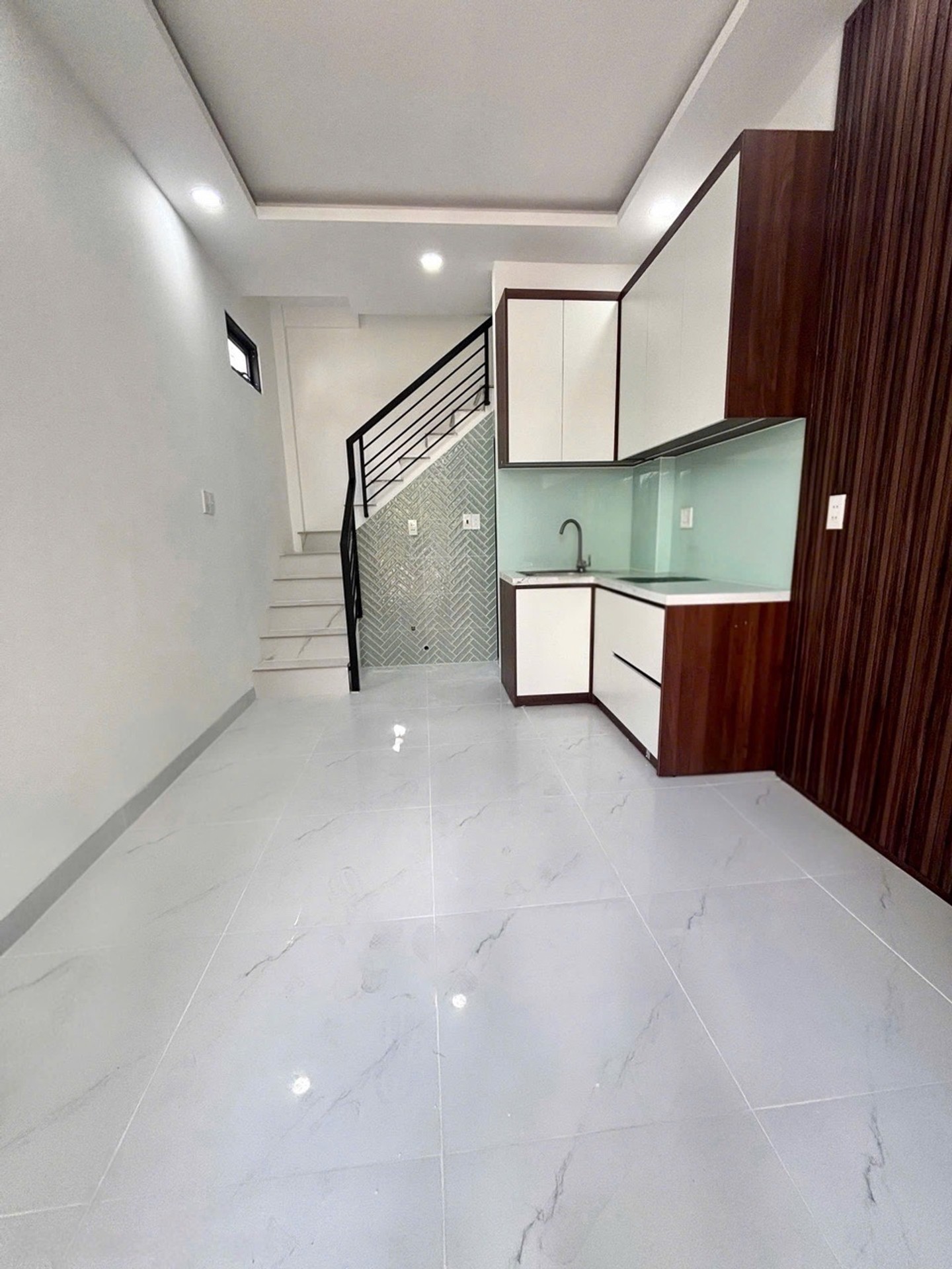 Nhà 2 tầng 18m2 gần Âu Cơ, Tân Phú giá 2.79 tỷ