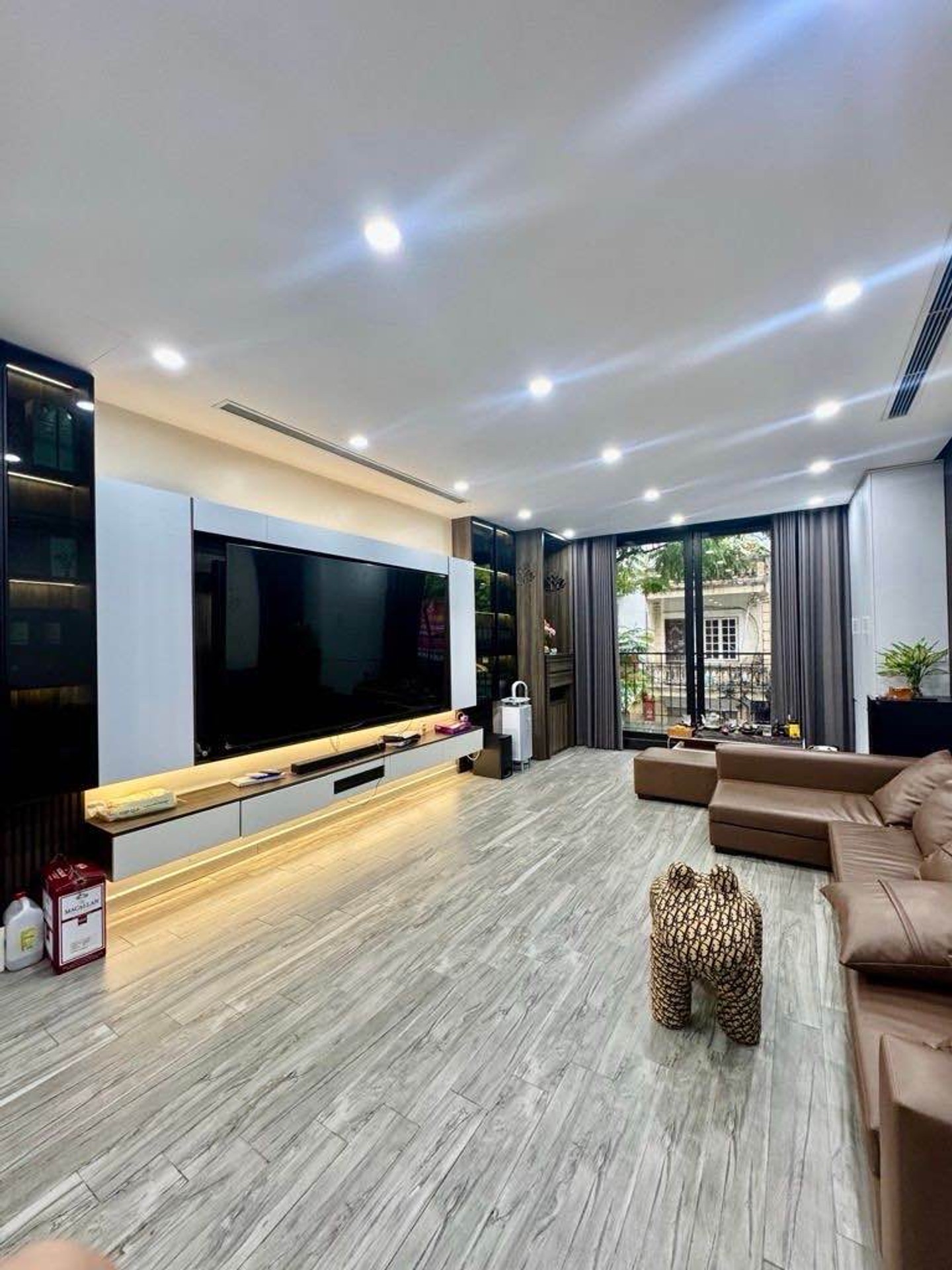 Cơ hội duy nhất sở hữu nhà mặt phố Bạch Thái Bưởi 6 tầng hiện đại