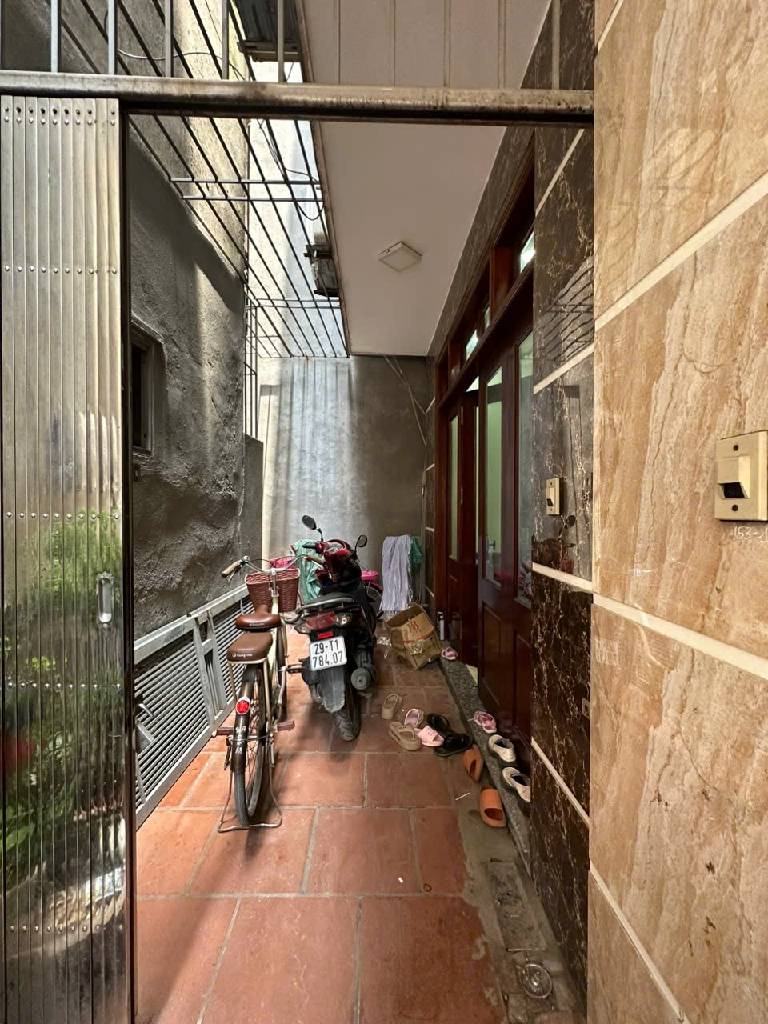 Bà chị nhờ bán nhà Mỗ Lao Hà Đông, yên tĩnh thoáng mát, sân để xe riêng, gần Chợ Mỗ Lao, 7.65 tỷ
