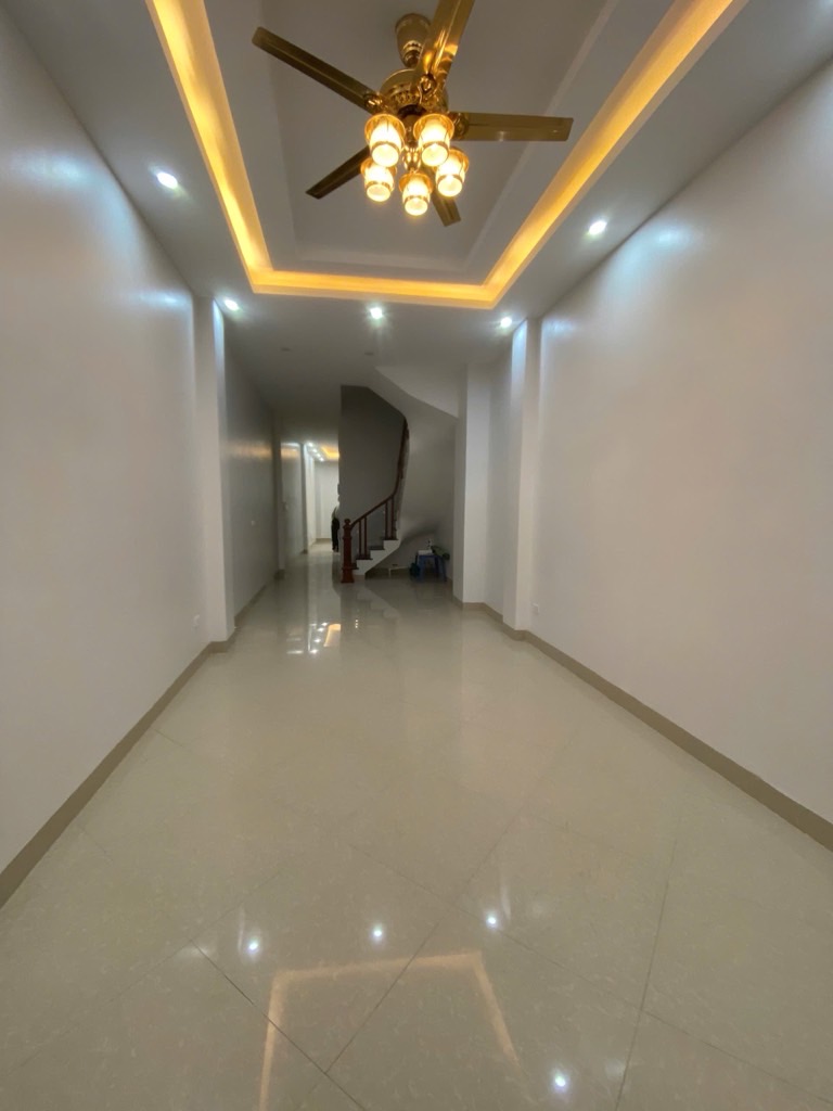 THANG MÁY – Ô TÔ ĐỖ CỬA – DÂN XÂY-SÁT PHỐ – GIỮ TIỀN & SINH LỜI ĐỈNH- TÂY HỒ