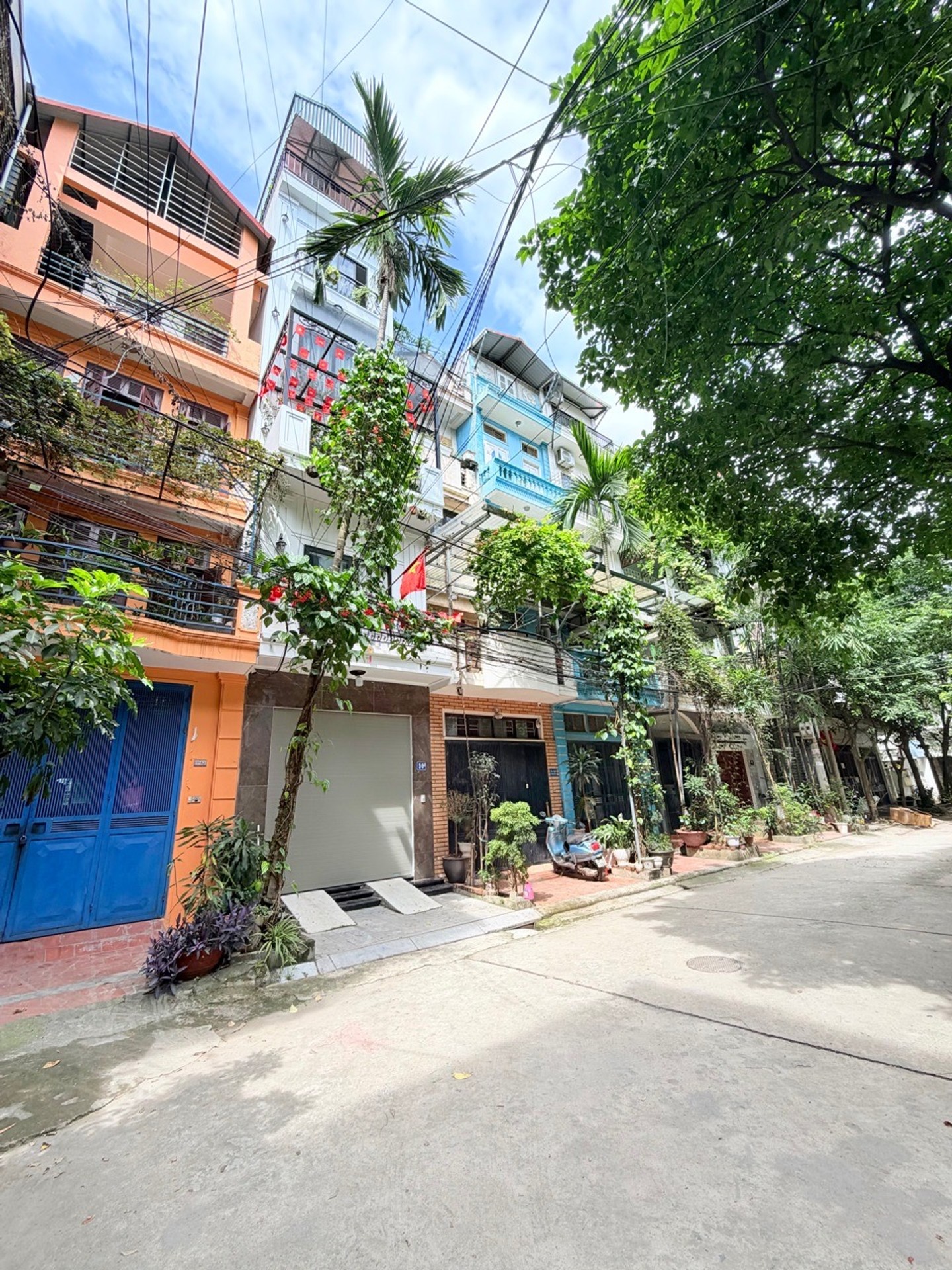 Bán nhà 5t thang máy , ô tồ vào, cạnh bệnh viện phụ sản Hà Nội