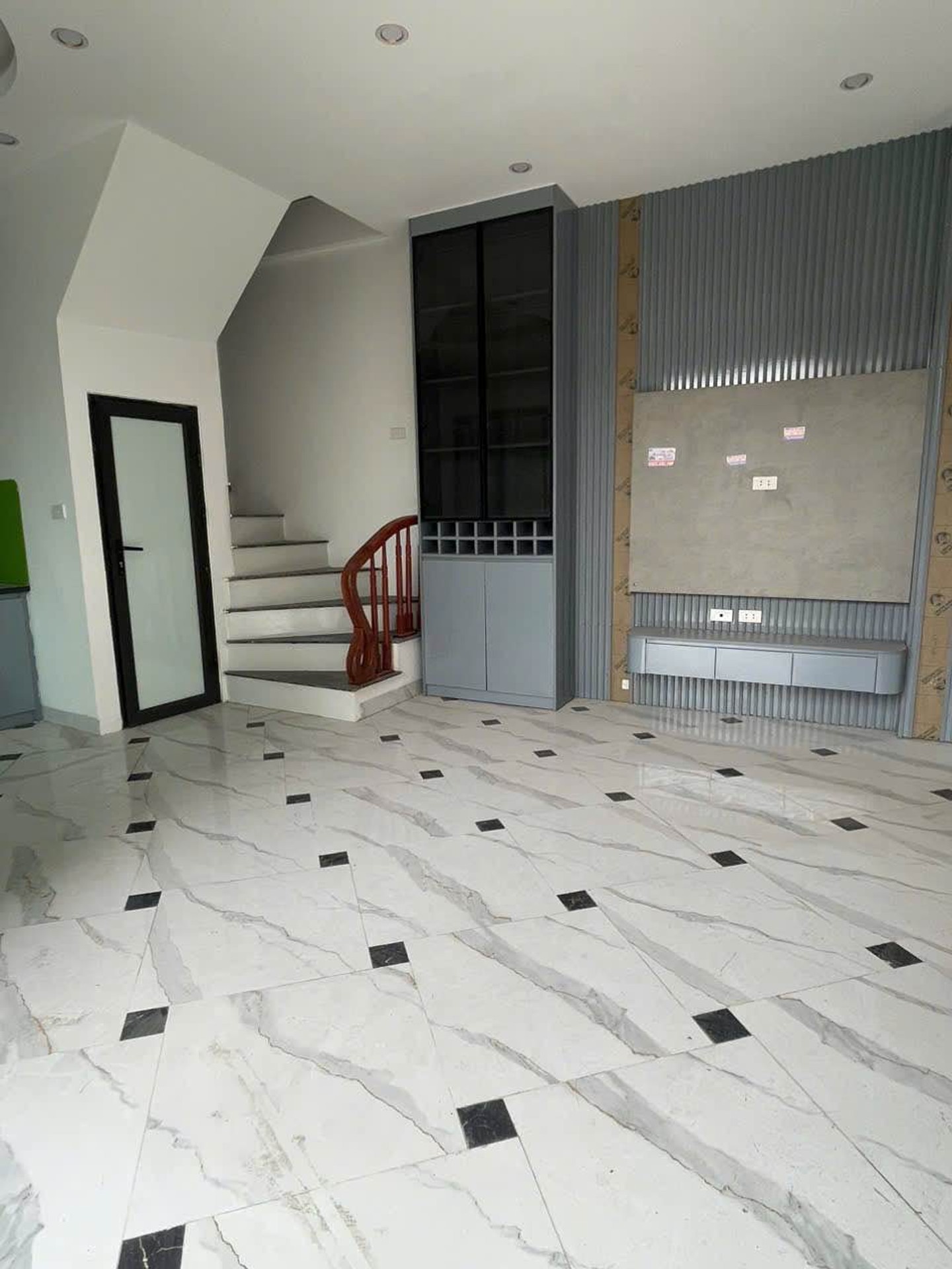 Nhà mới tinh 4 tầng, mặt tiền rộng, ô tô tránh, kinh doanh tại P. Chương Mỹ