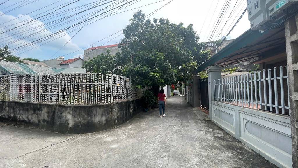 Bán đất 40.7m2 mặt tiền rộng tại Nam Hồng giá 2.8 tỷ