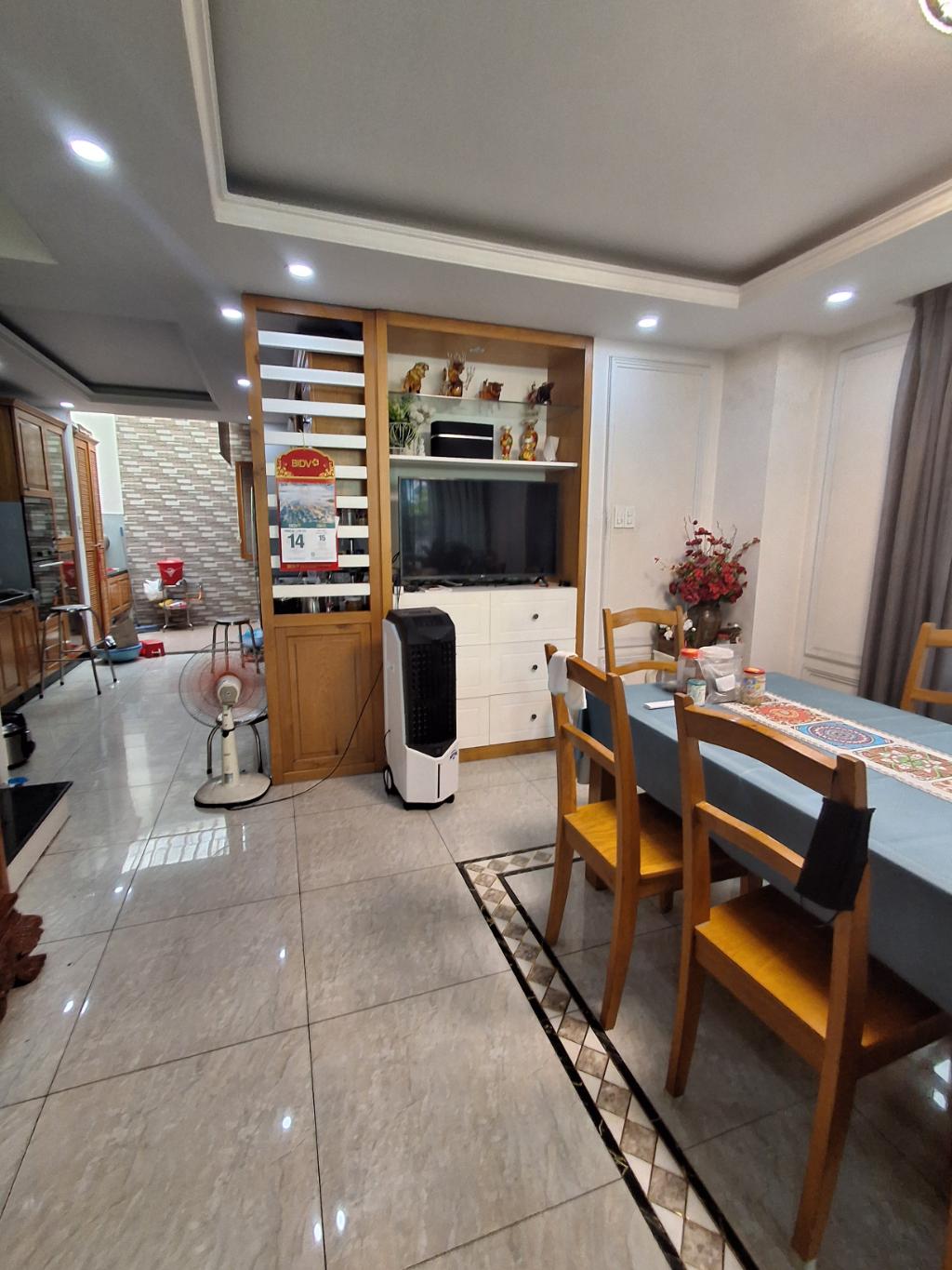 Biệt thự tân cổ điển hai mặt tiền khu dân cư cao cấp Quận 7