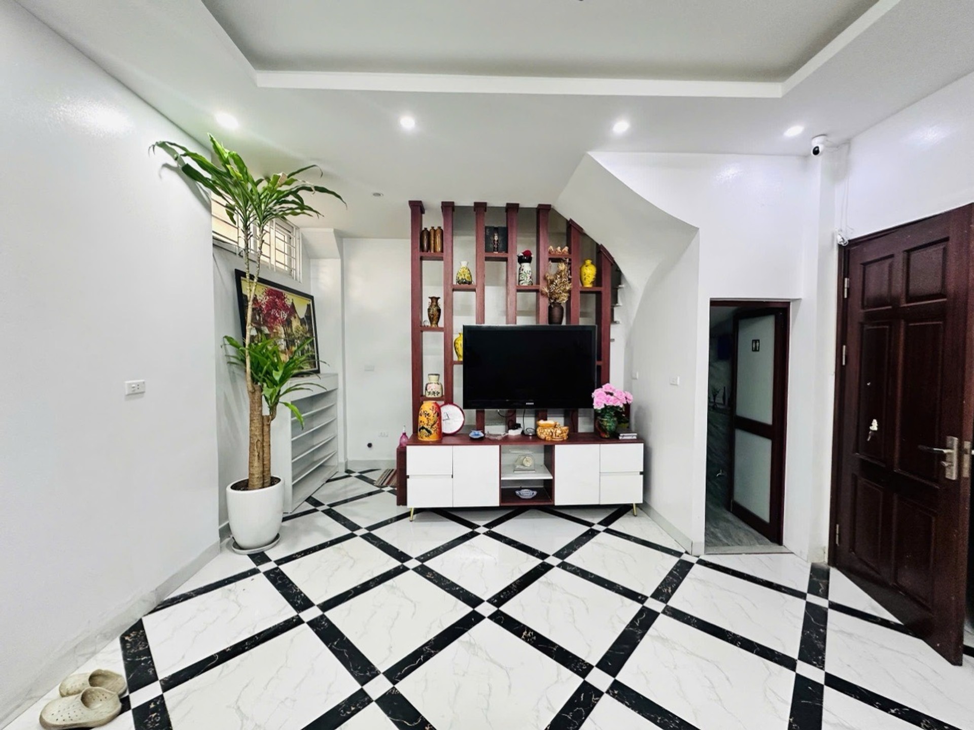 NHÀ NGUYỄN HOÀNG TÔN,SIÊU PHẨM 5 TẦNG