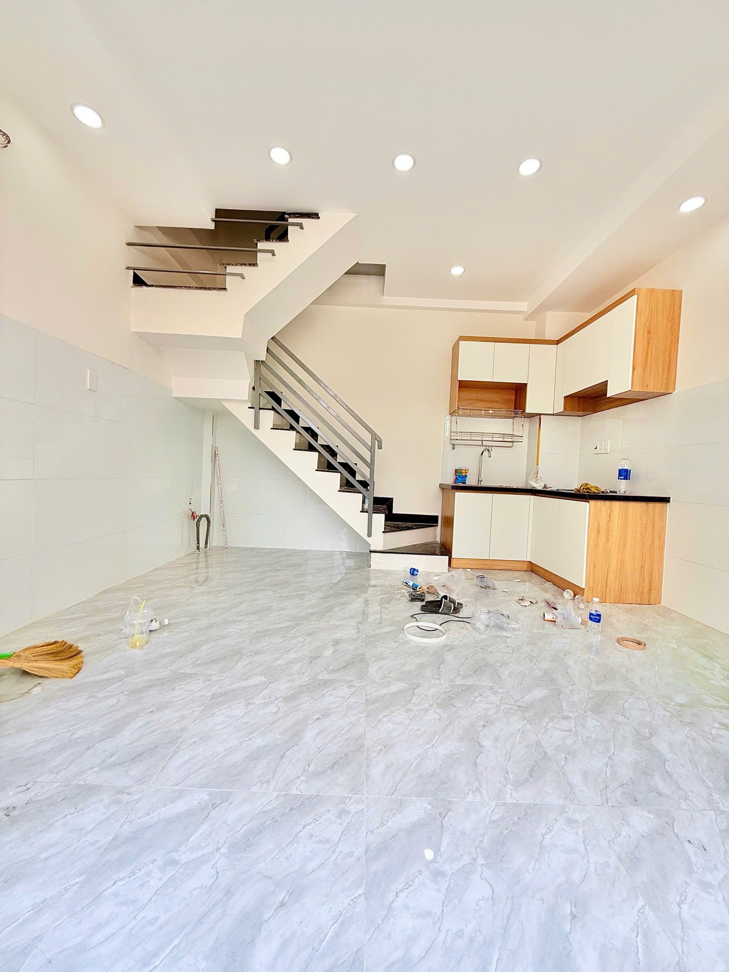MTKD Hoàng Hoa Thám / Tân Bình - ngang lớn 4.3m đẹp rộng - sẵn 3 tầng - dtsd ~60m2