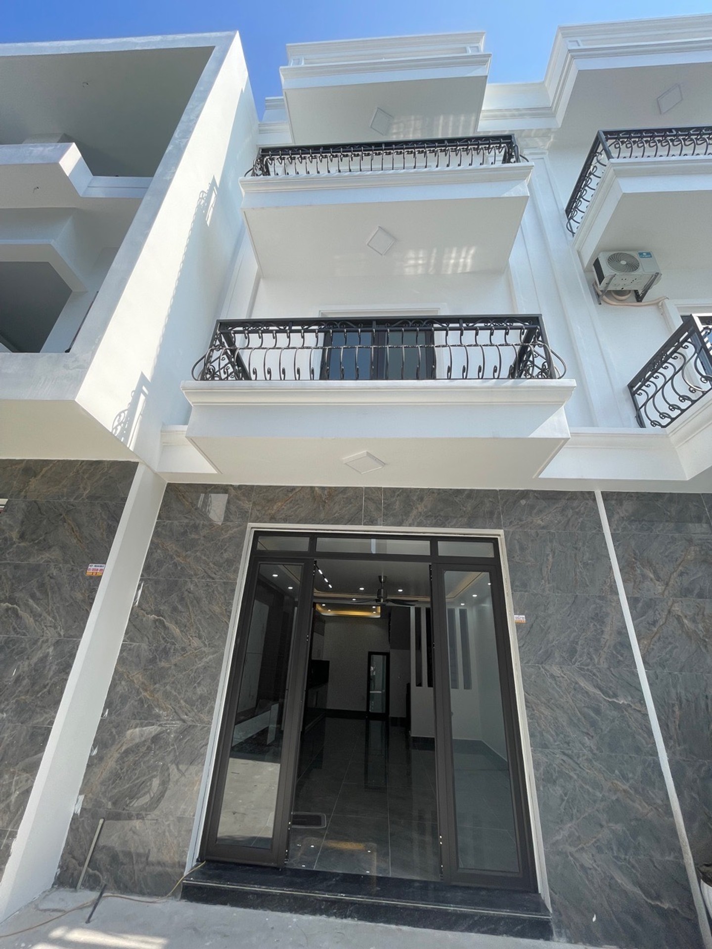 🔥 NHÀ 3 TẦNG THIẾT KẾ HIỆN ĐẠI – Ô TÔ ĐỖ TẬN CỬA – GIÁ CHỈ LOANH QUANH 2 TỶ! 🔥