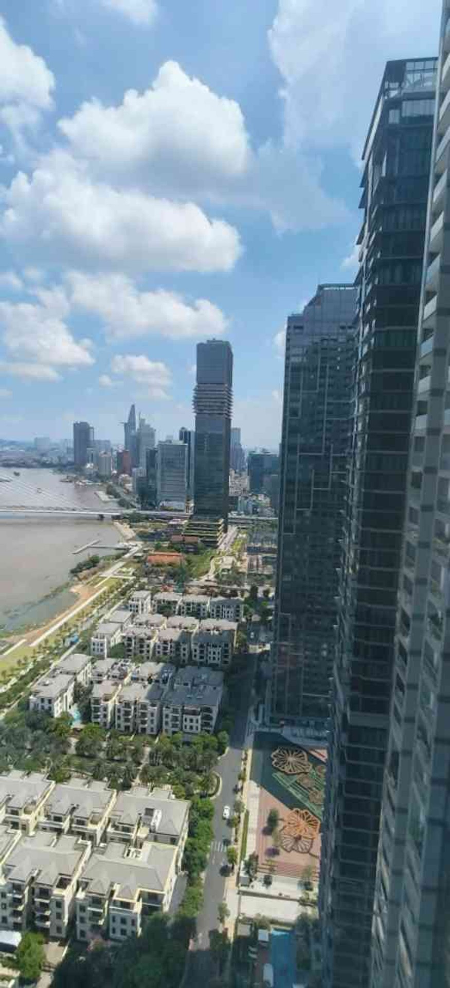 Bán căn hộ 3 phòng ngủ tầng 33 tại Vinhome Golden River, quận 1, view sông, pháp lý đầy đủ