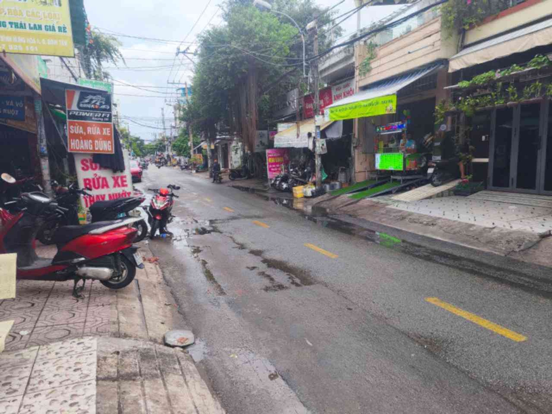 Bán nhà mặt phố 4 tầng diện tích 69m² tại phường Bình Hưng Hòa A, giá tốt
