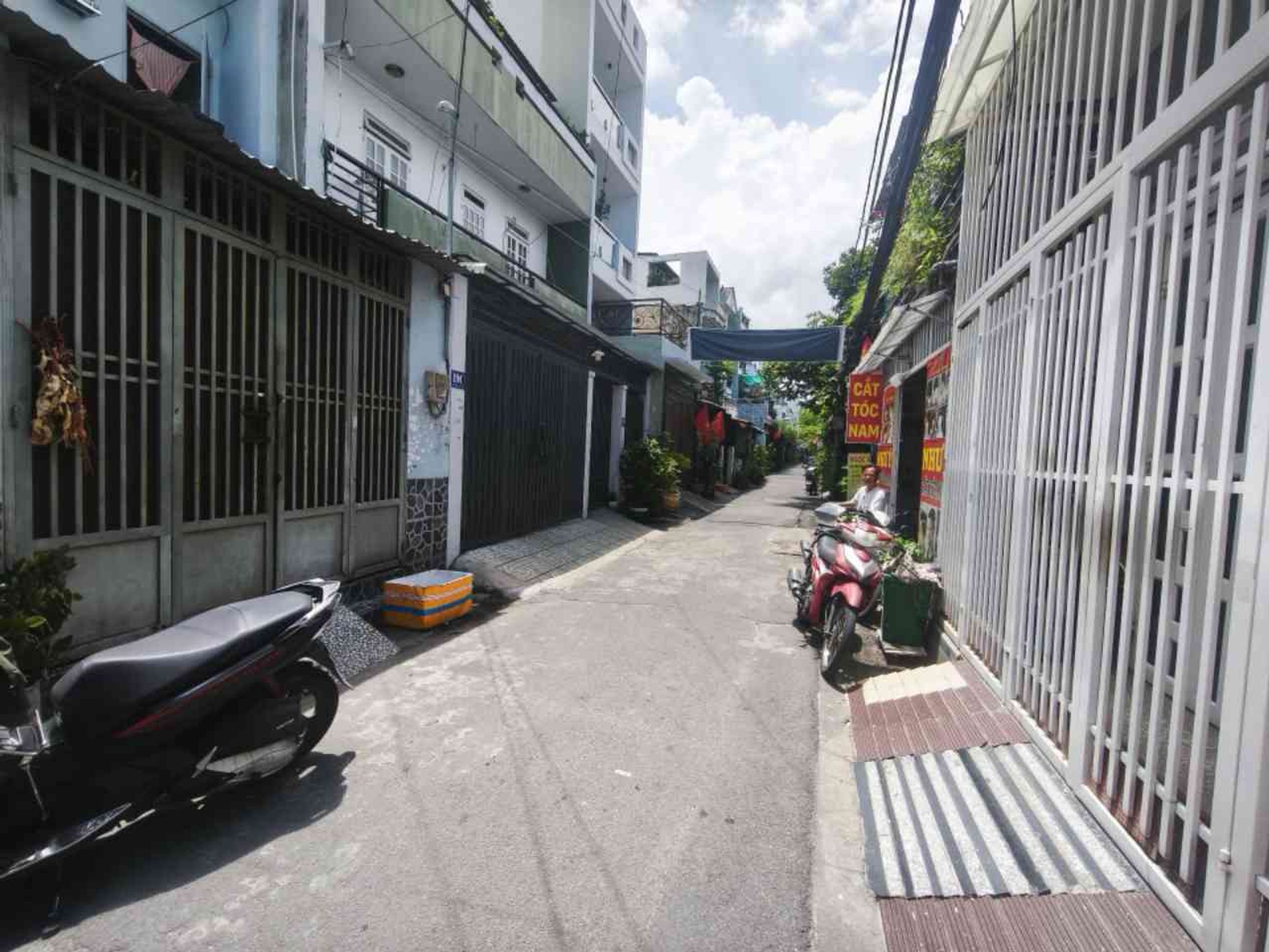 Nhà 2 tầng rộng 111m2 mặt tiền 4m đường nhựa thông thoáng